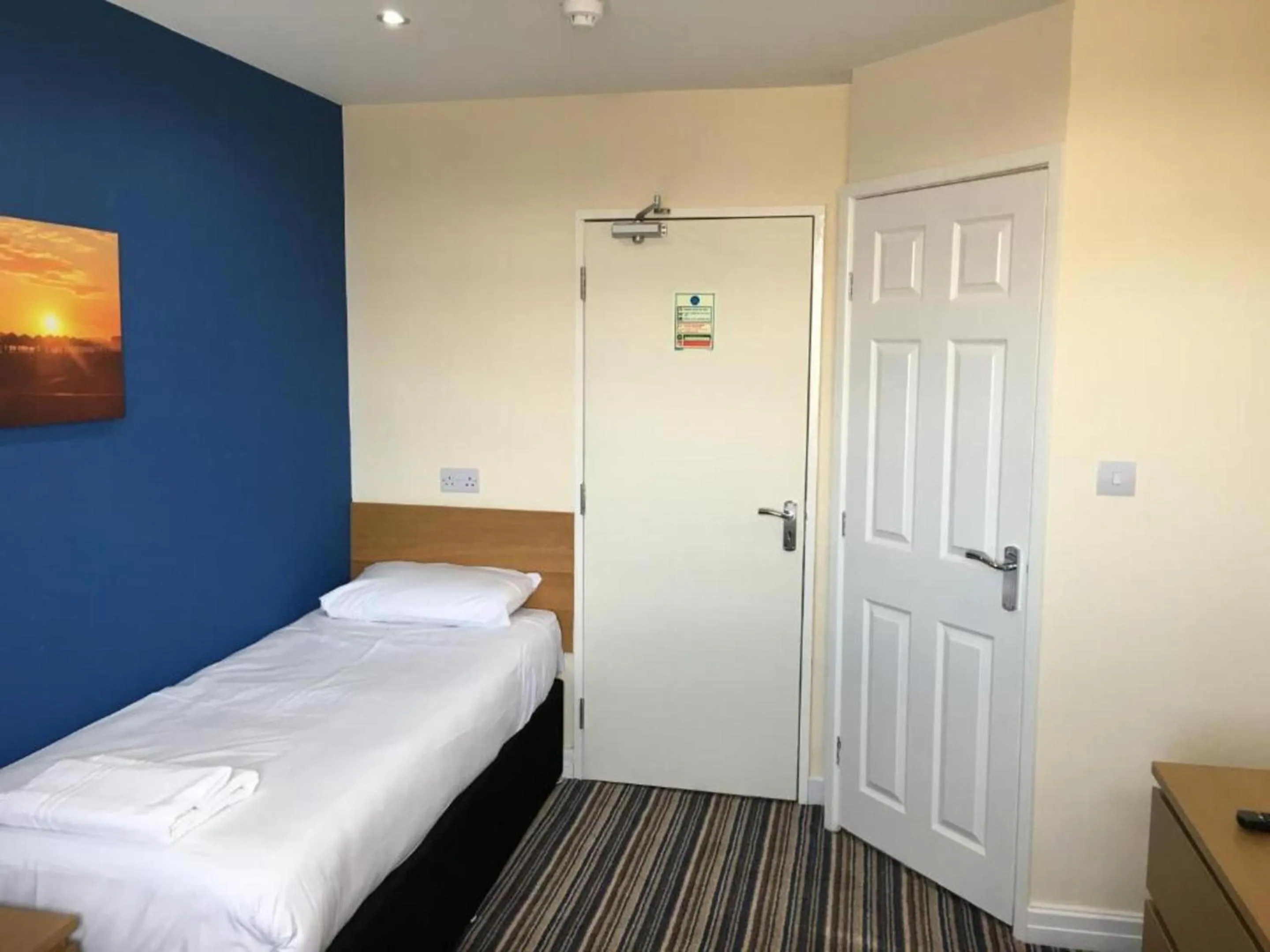 Bedroom, Bed in OYO Wave Crest Hotel