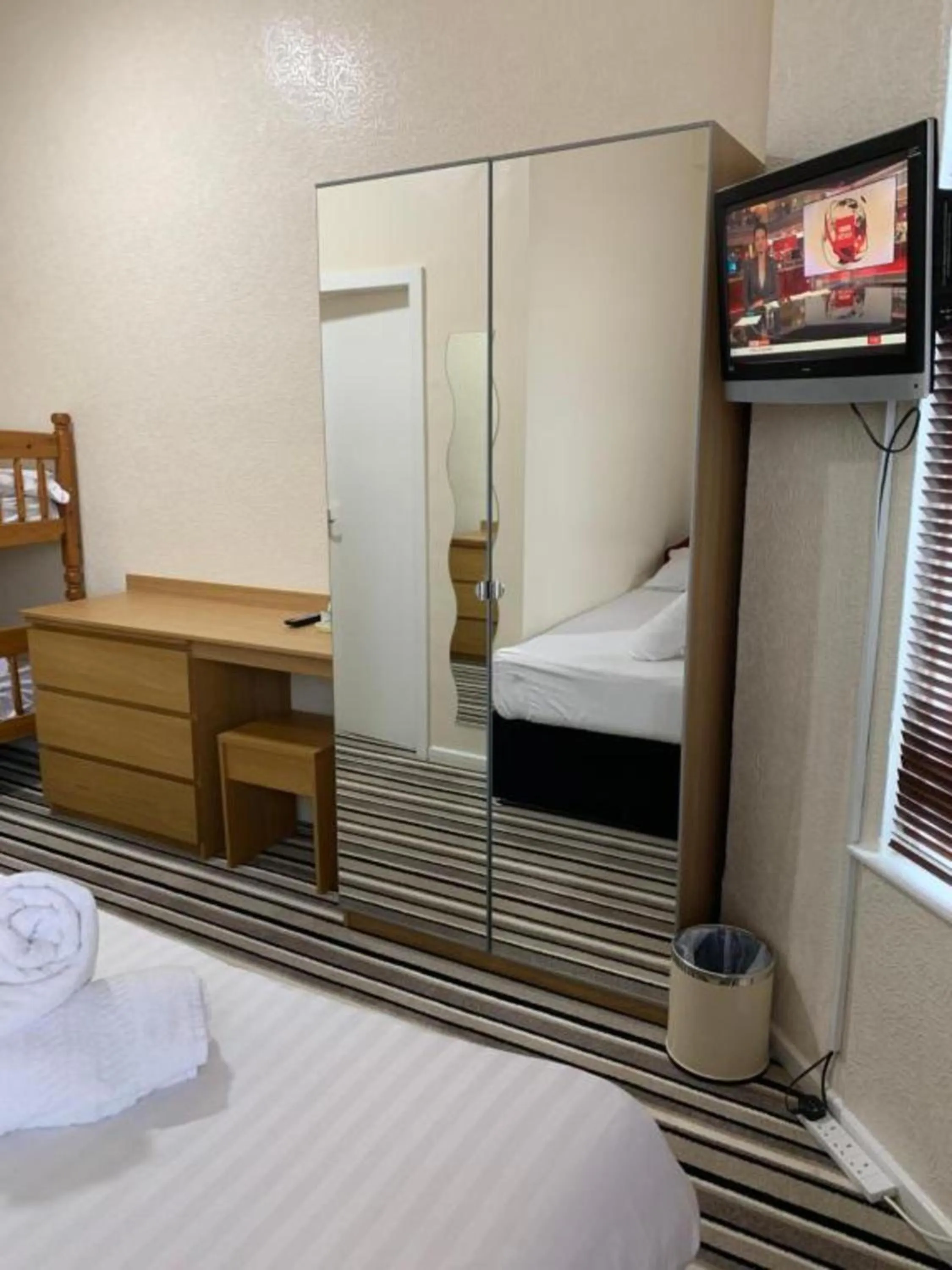 Bedroom, Bed in OYO Wave Crest Hotel