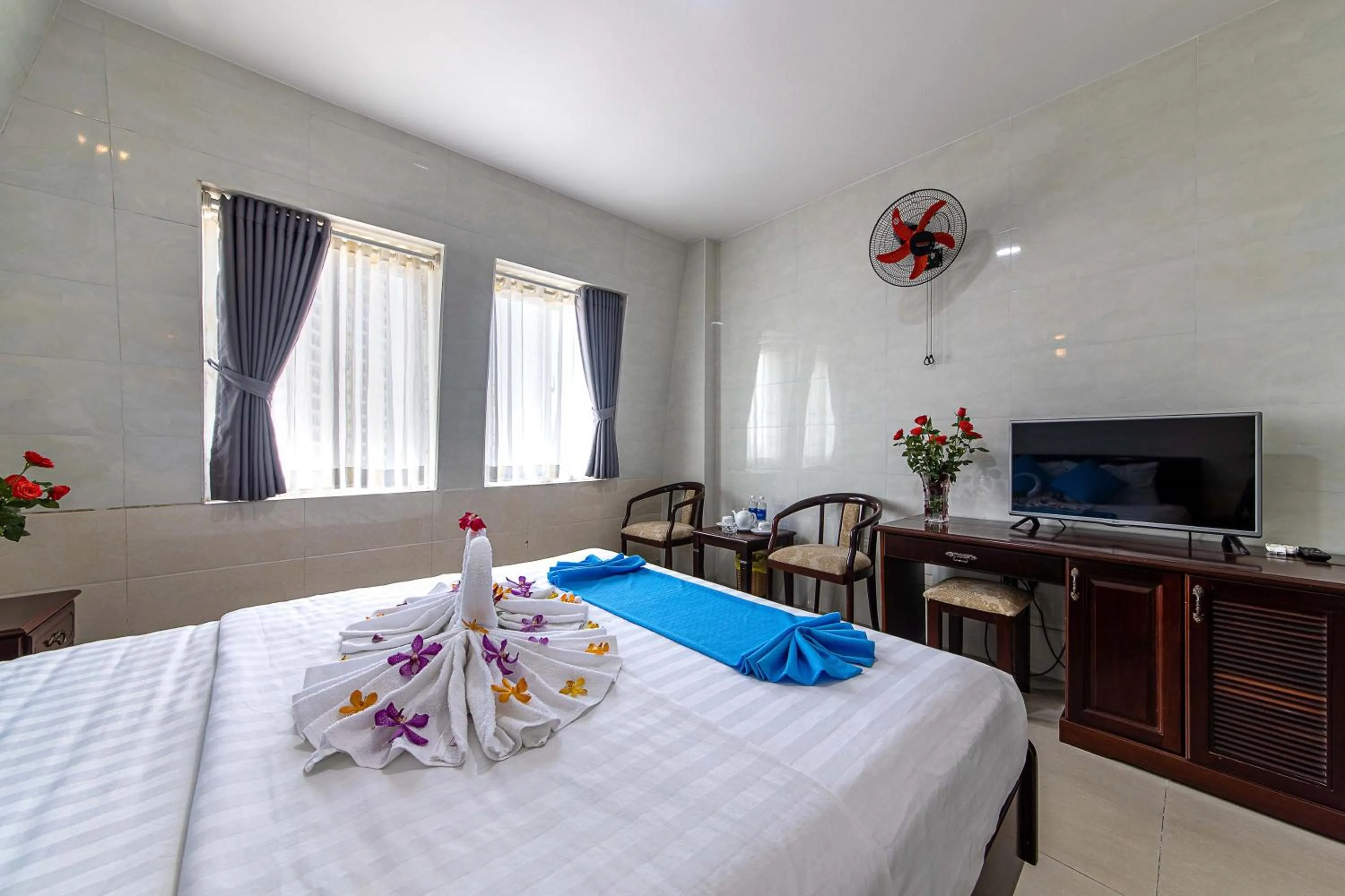 Photo of the whole room, Bed in Phong Lan 2 Hotel