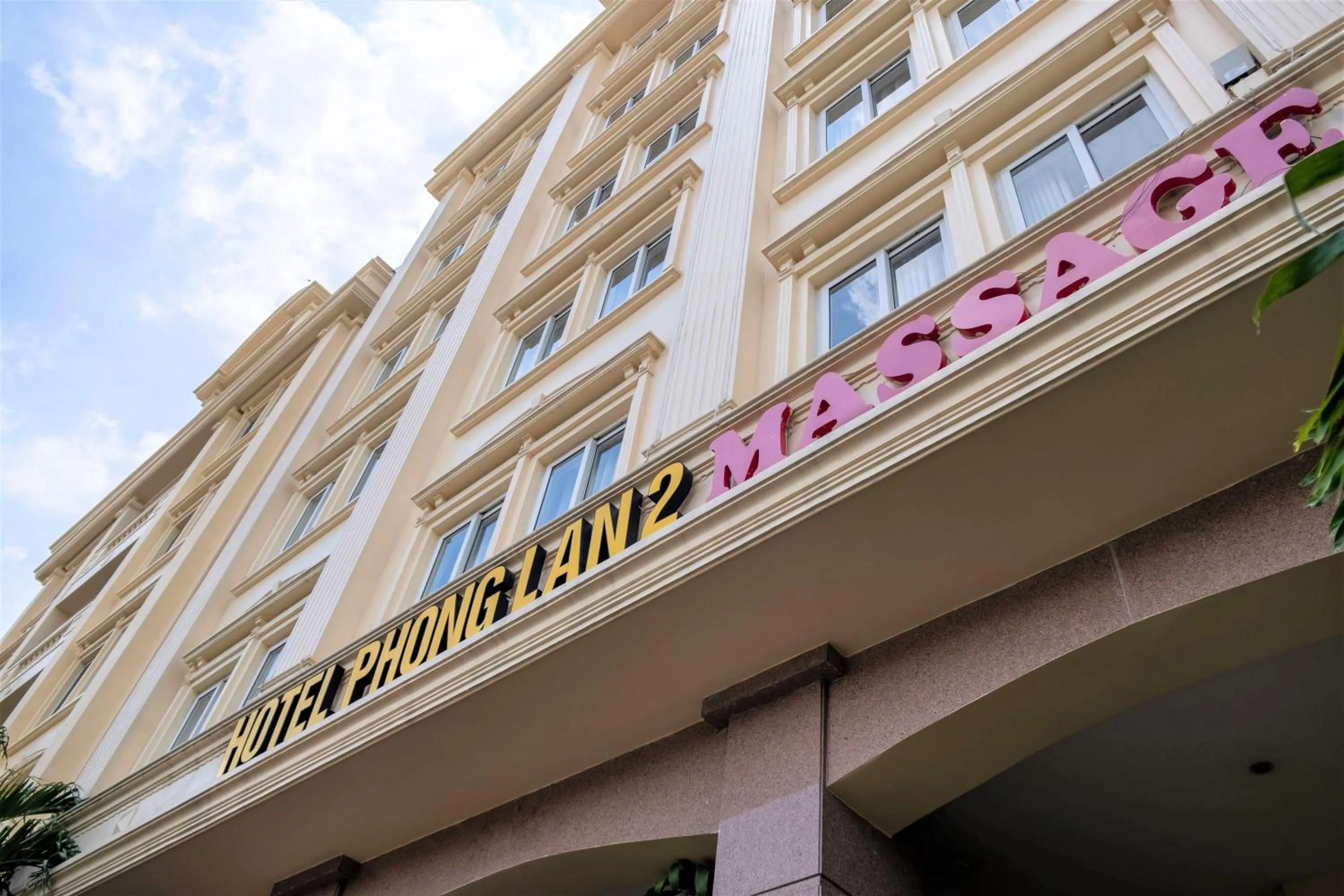 Property building in Phong Lan 2 Hotel