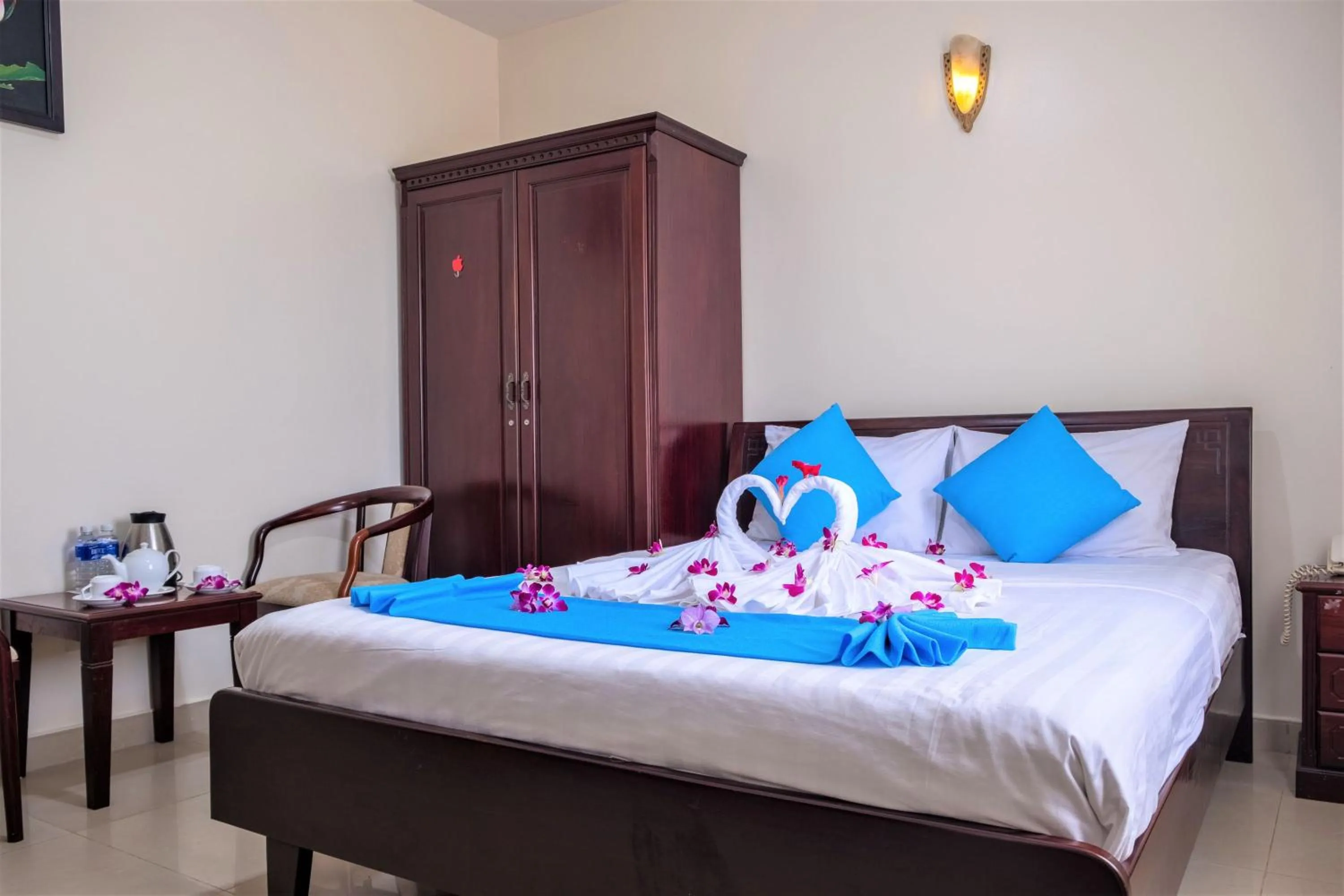 Bedroom, Bed in Phong Lan 2 Hotel