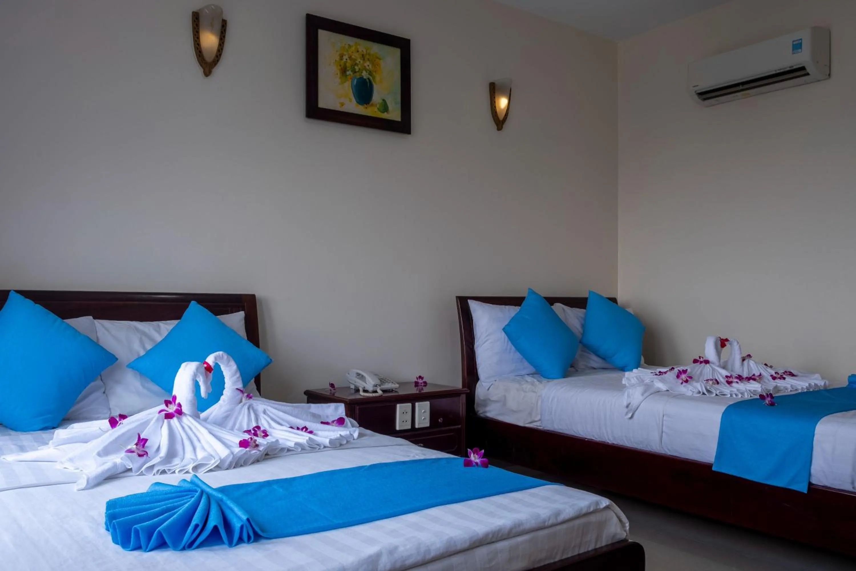 Bedroom, Bed in Phong Lan 2 Hotel