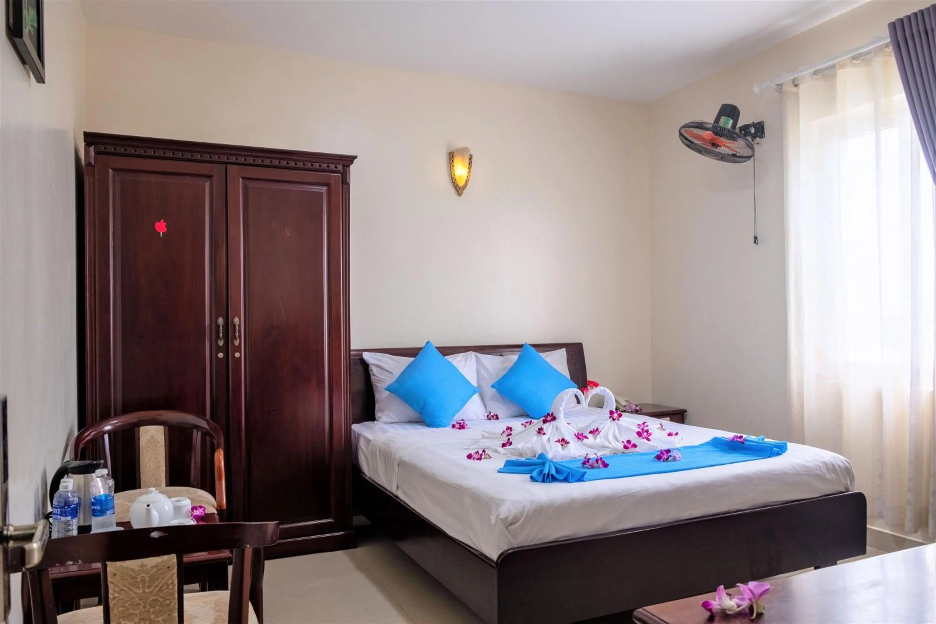 Bedroom, Bed in Phong Lan 2 Hotel