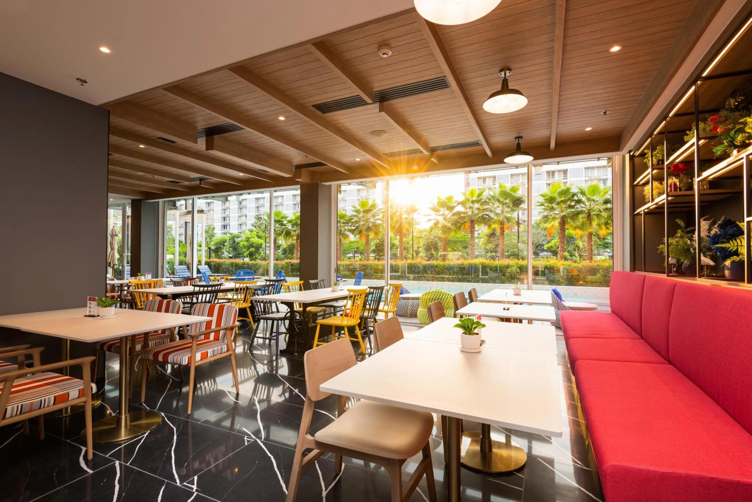 Restaurant/places to eat in Maitria Hotel Rama 9 Bangkok - A Chatrium Collection