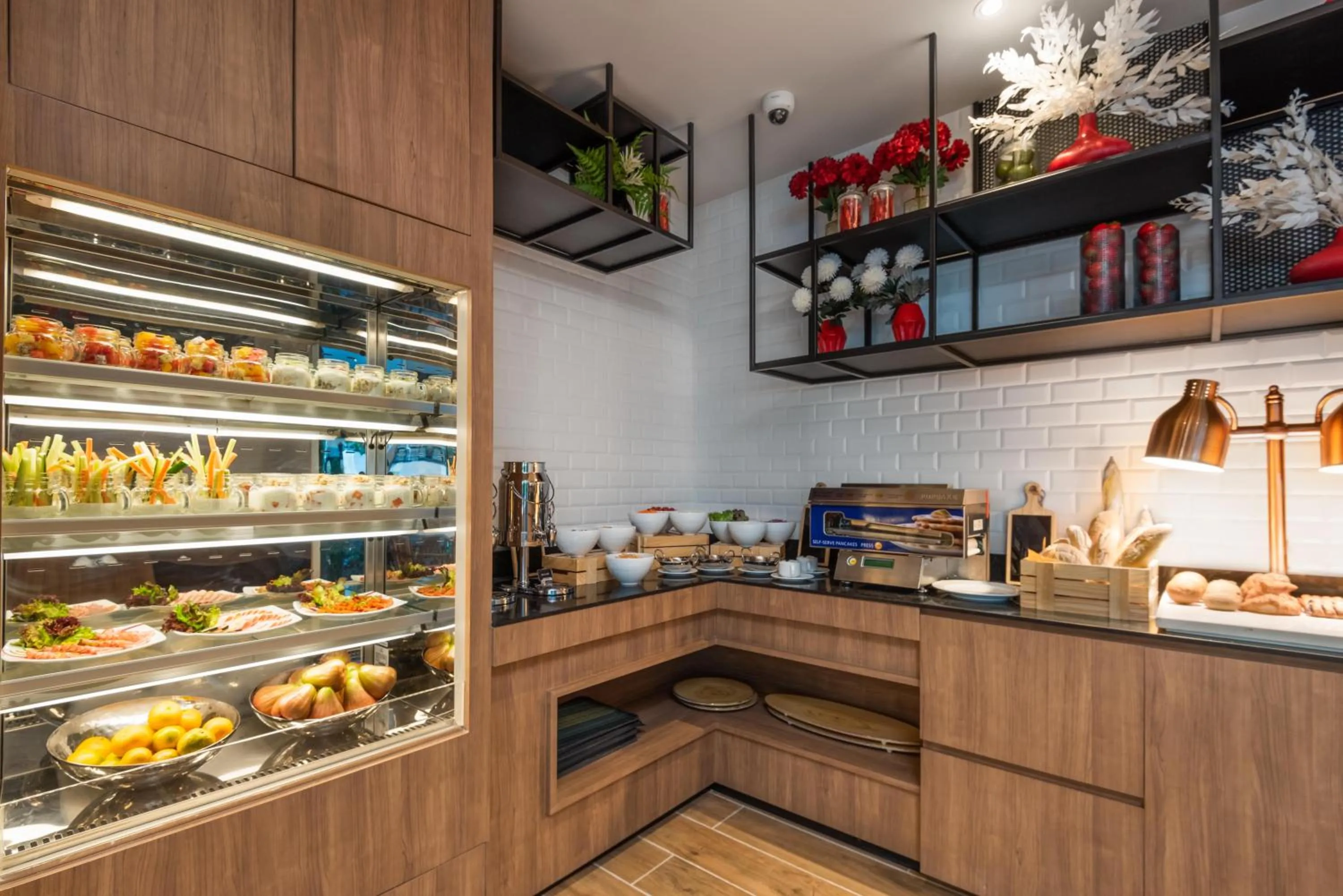 Restaurant/places to eat in Maitria Hotel Rama 9 Bangkok - A Chatrium Collection