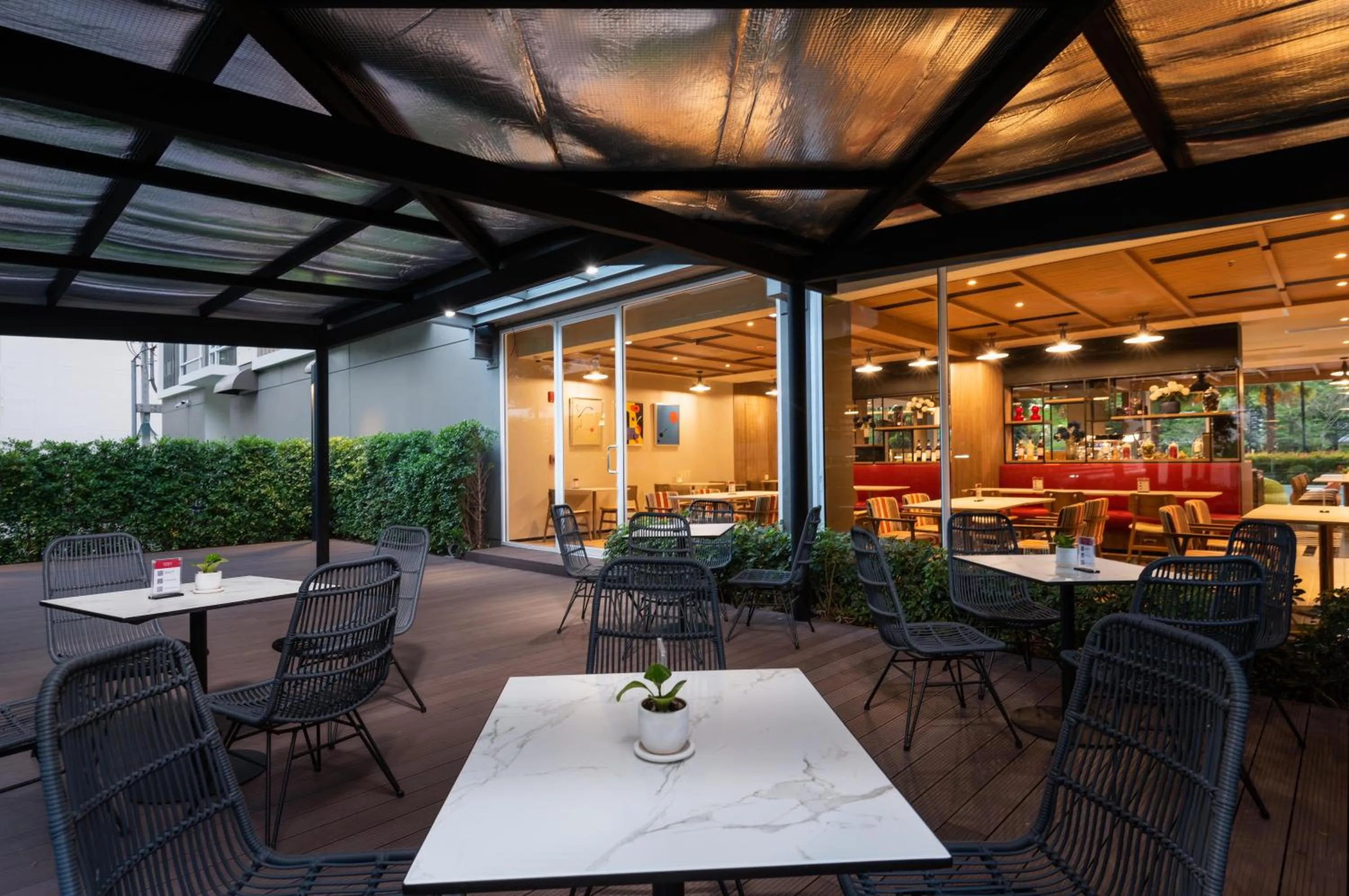 Restaurant/places to eat in Maitria Hotel Rama 9 Bangkok - A Chatrium Collection