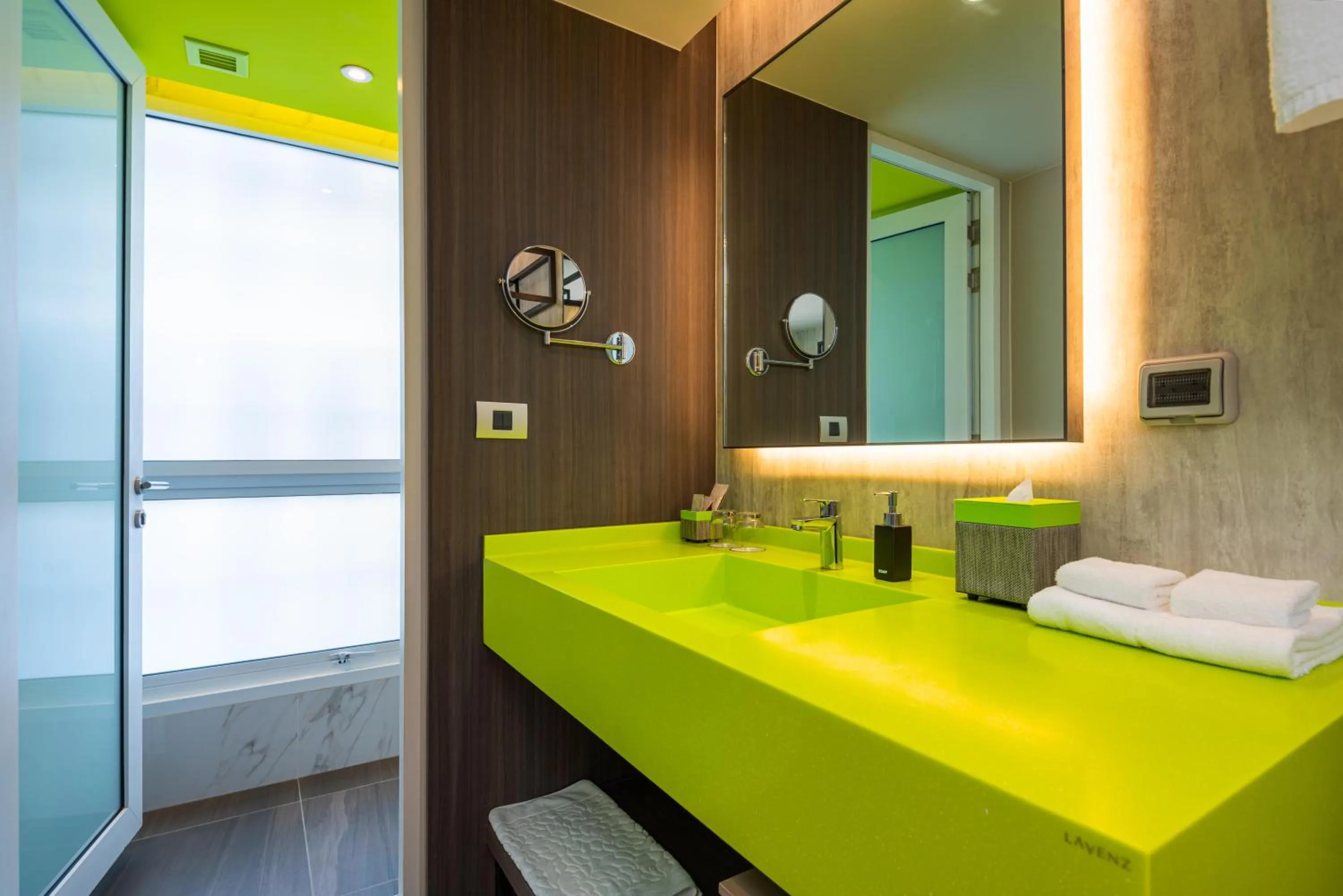 Shower in Maitria Hotel Rama 9 Bangkok - A Chatrium Collection