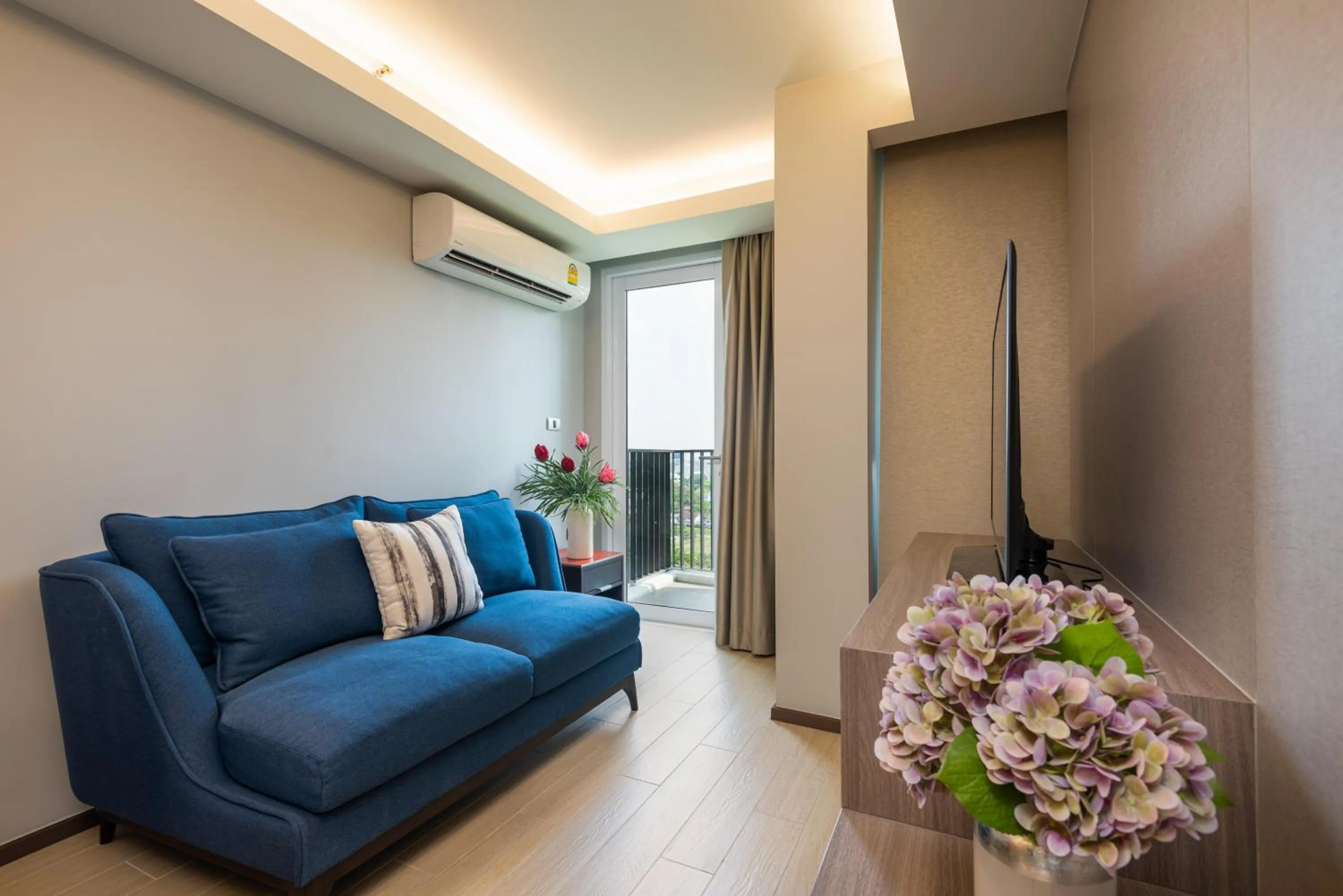 Living room in Maitria Hotel Rama 9 Bangkok - A Chatrium Collection