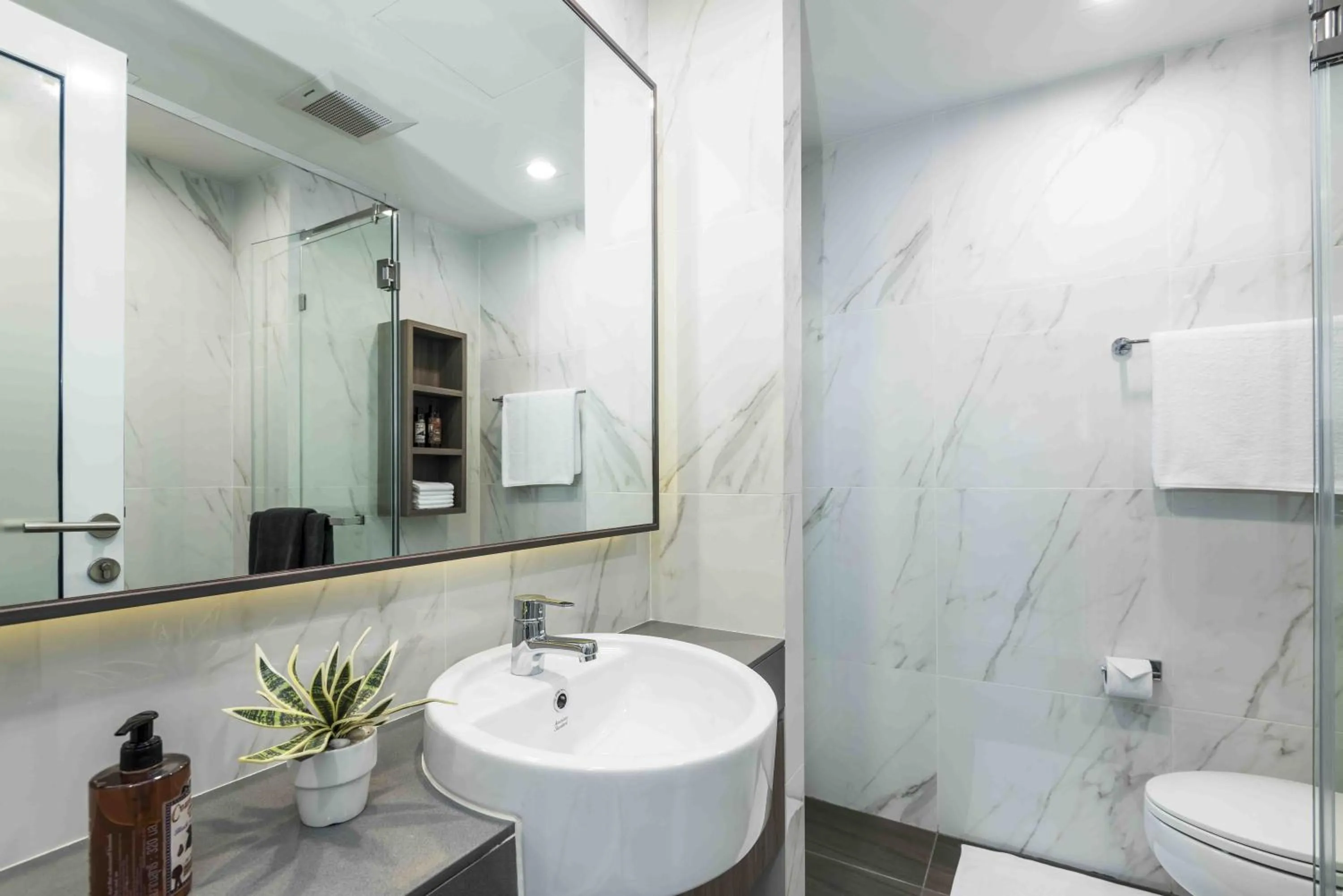 Shower in Maitria Hotel Rama 9 Bangkok - A Chatrium Collection