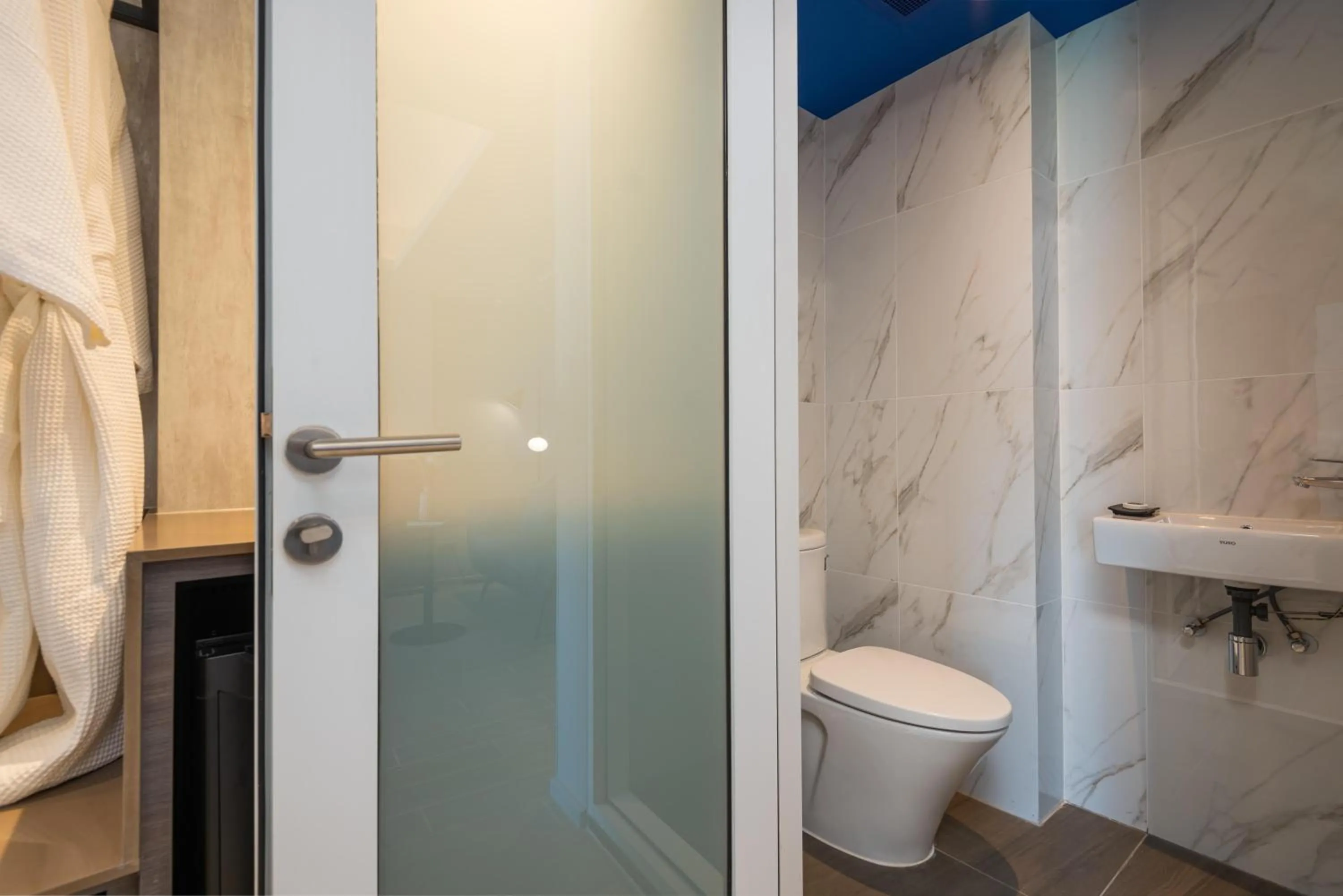 Shower in Maitria Hotel Rama 9 Bangkok - A Chatrium Collection