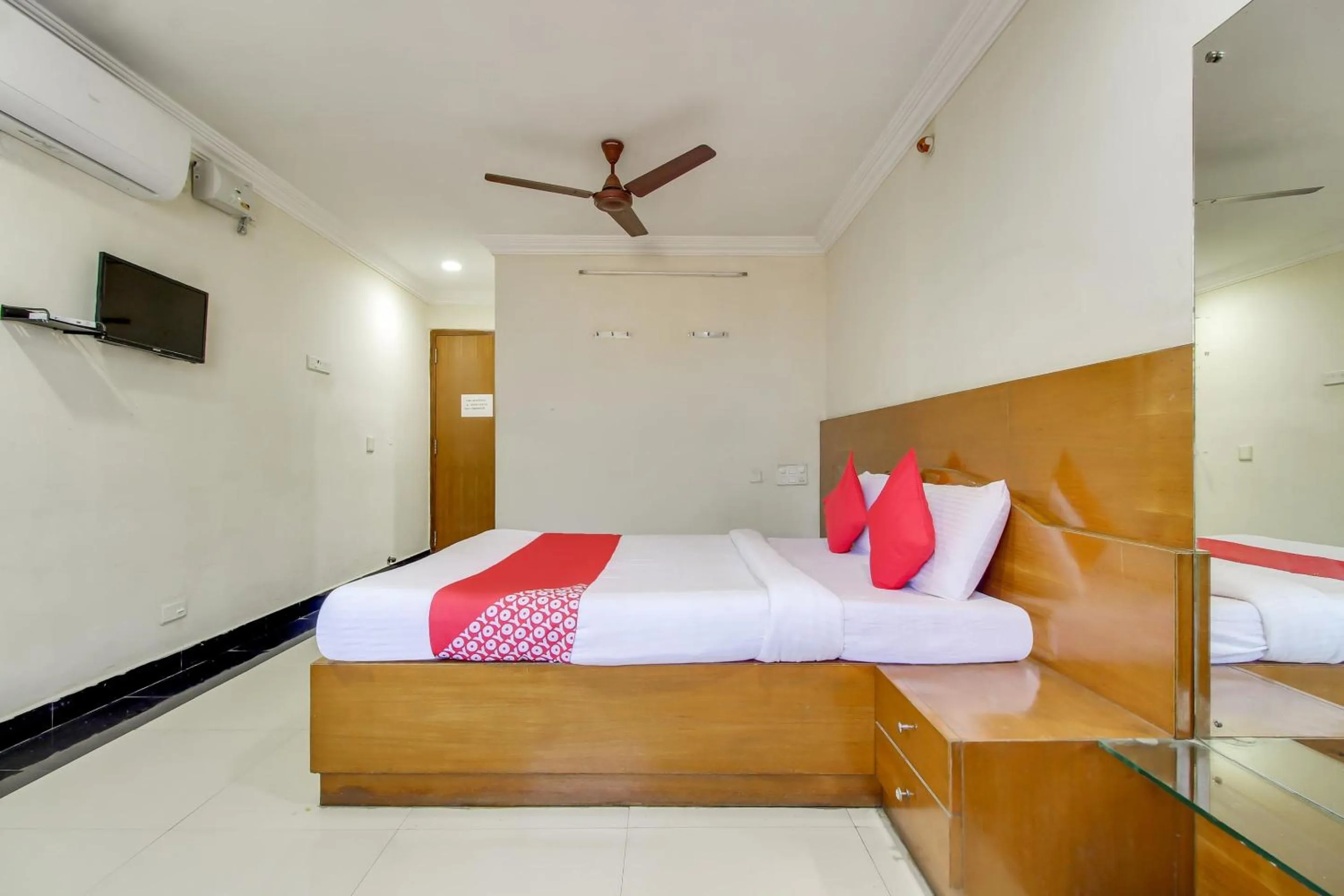 Deluxe Triple Room - single occupancy in Hotel O Srinivasa Residency