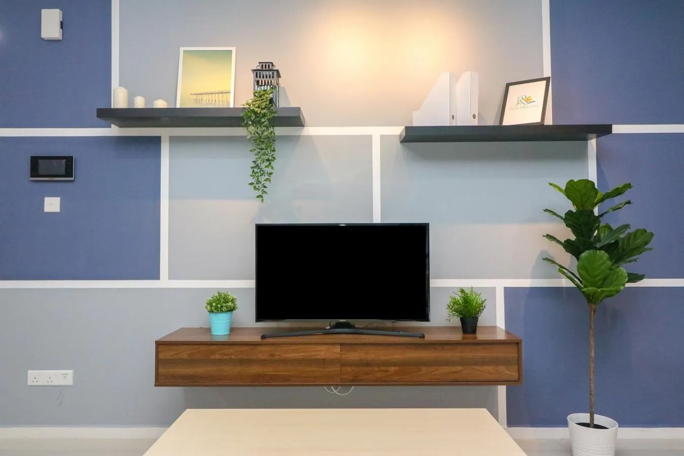 TV and multimedia in Suasana Residence by Nest Home