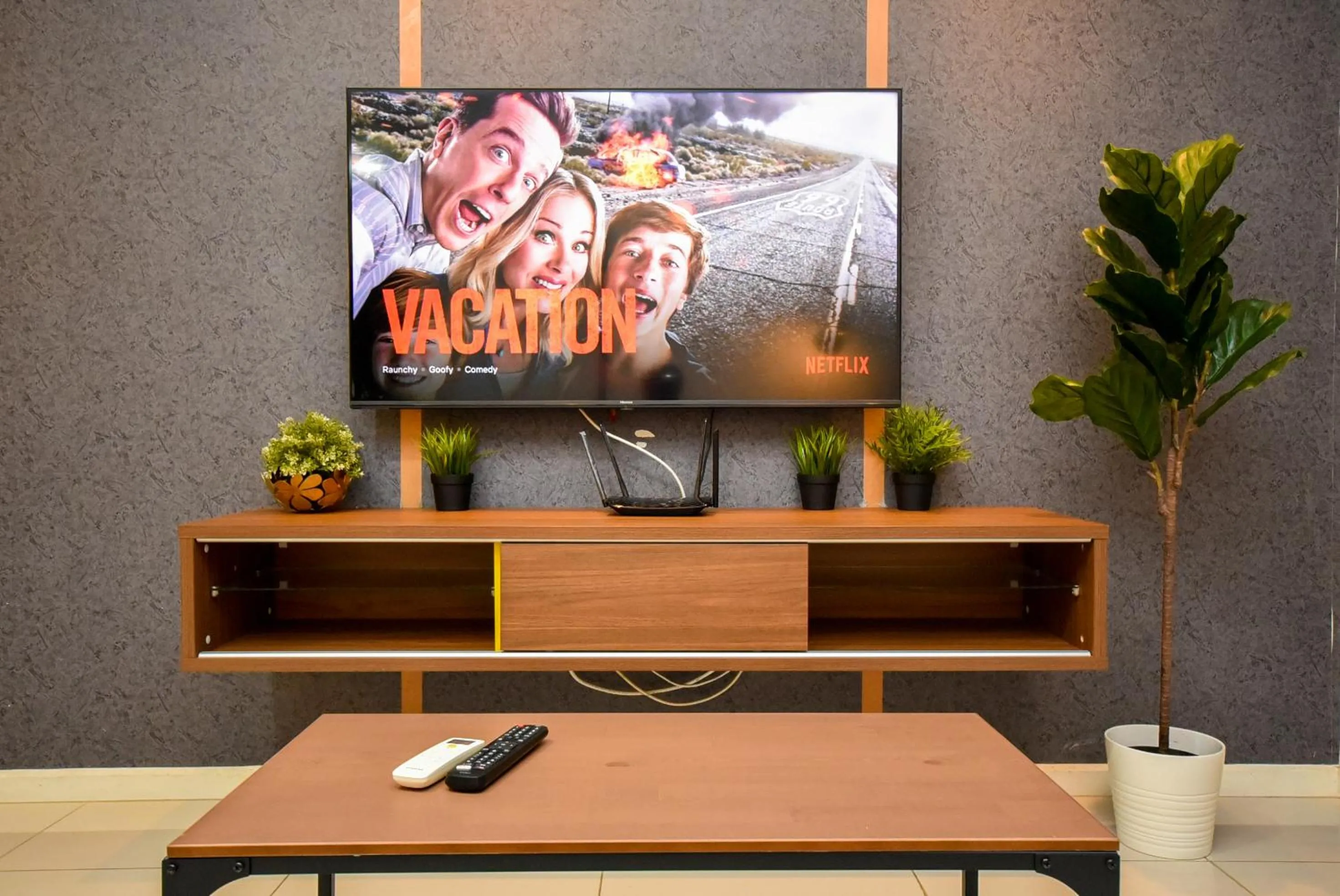 TV and multimedia in Suasana Residence by Nest Home