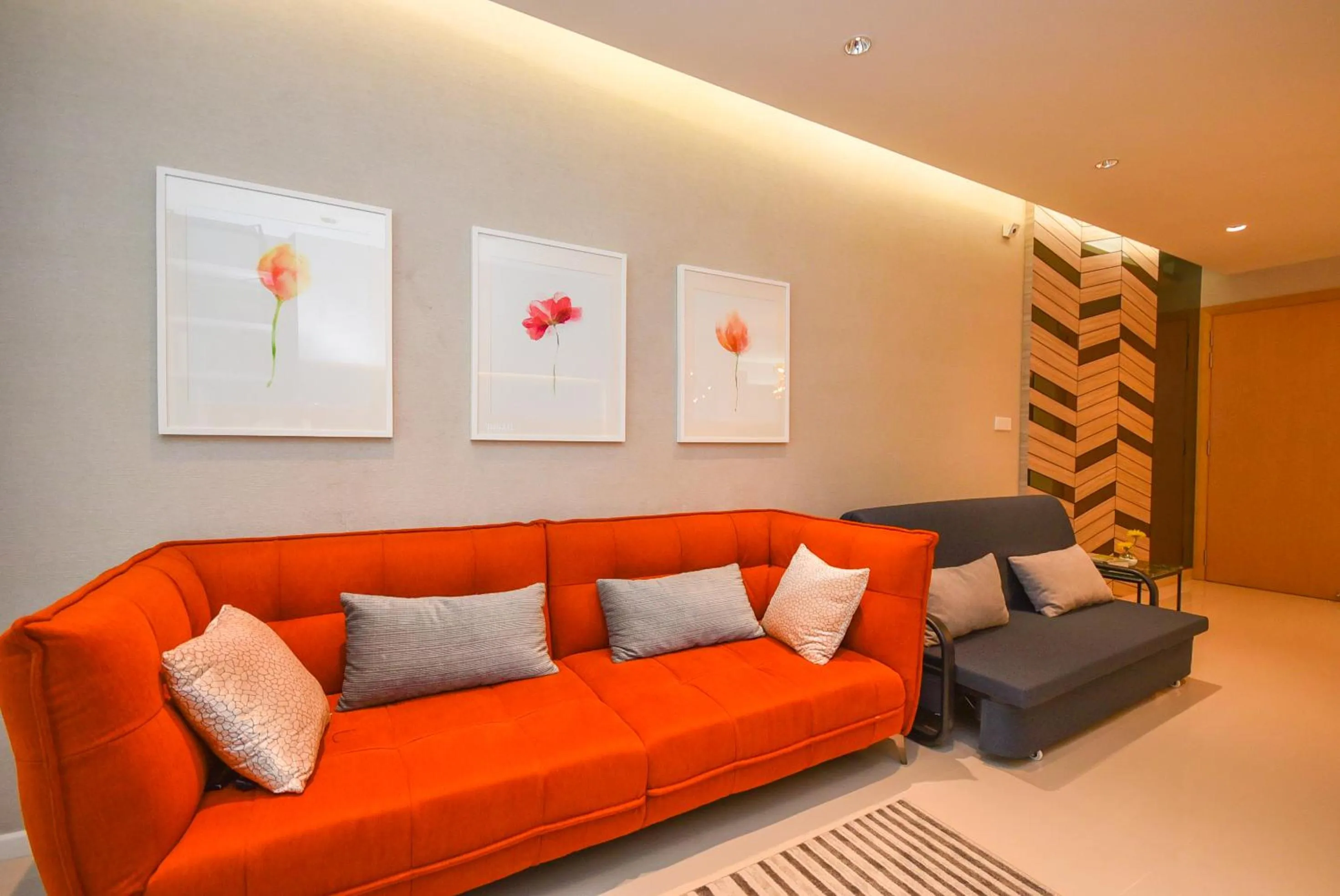 Living room in Suasana Residence by Nest Home