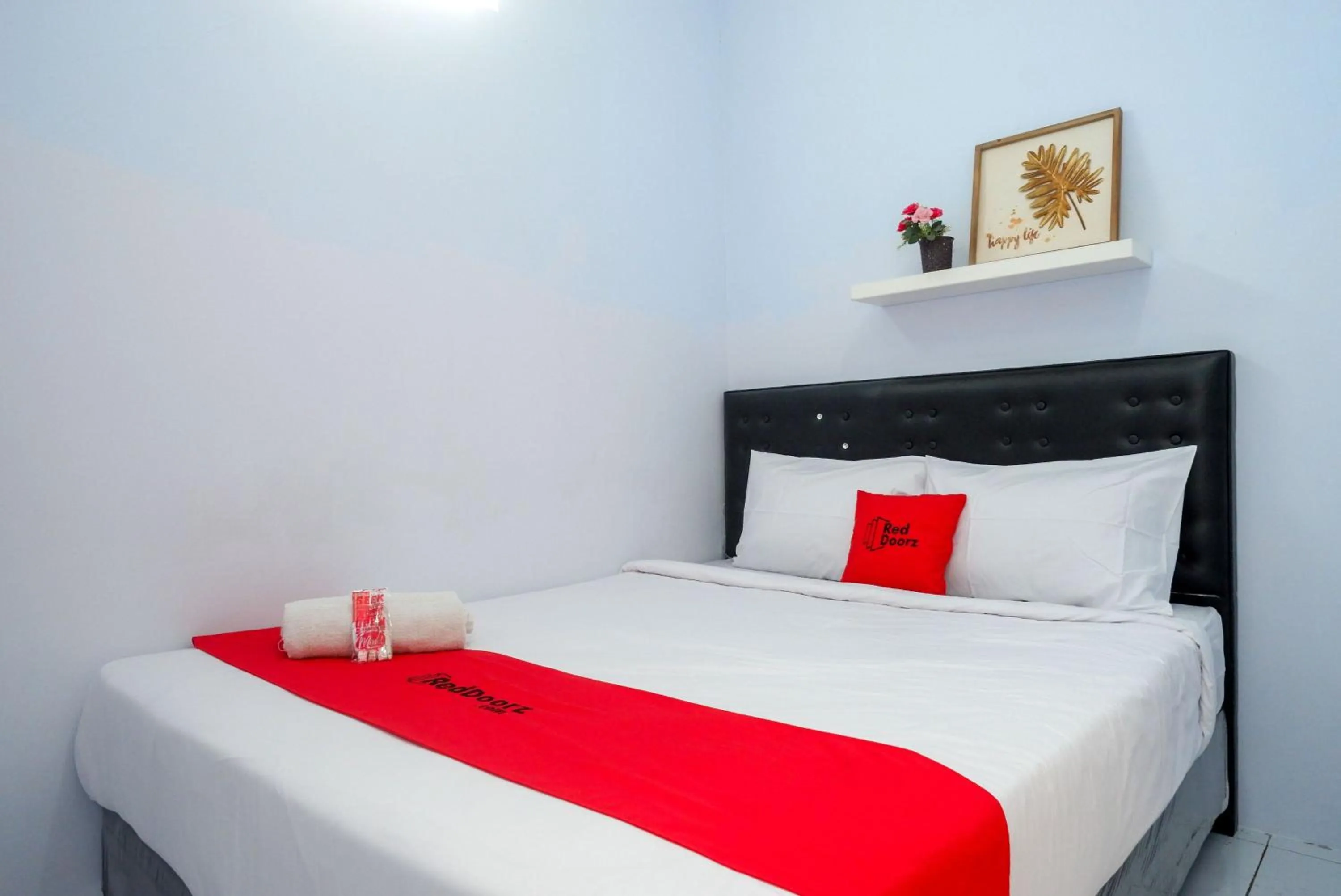 Bedroom, Bed in RedDoorz near Bandara Ahmad Yani Semarang