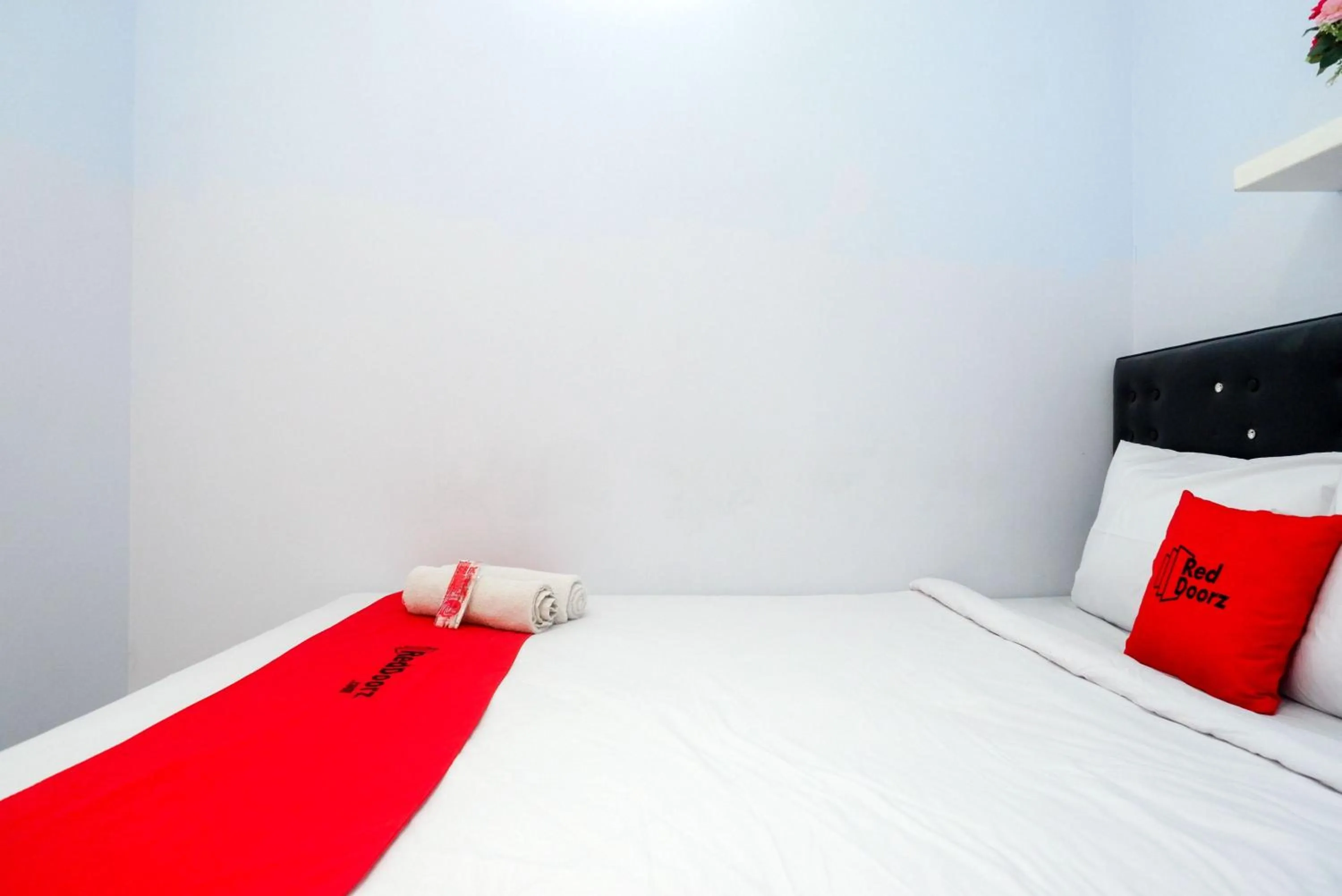 Bedroom, Bed in RedDoorz near Bandara Ahmad Yani Semarang