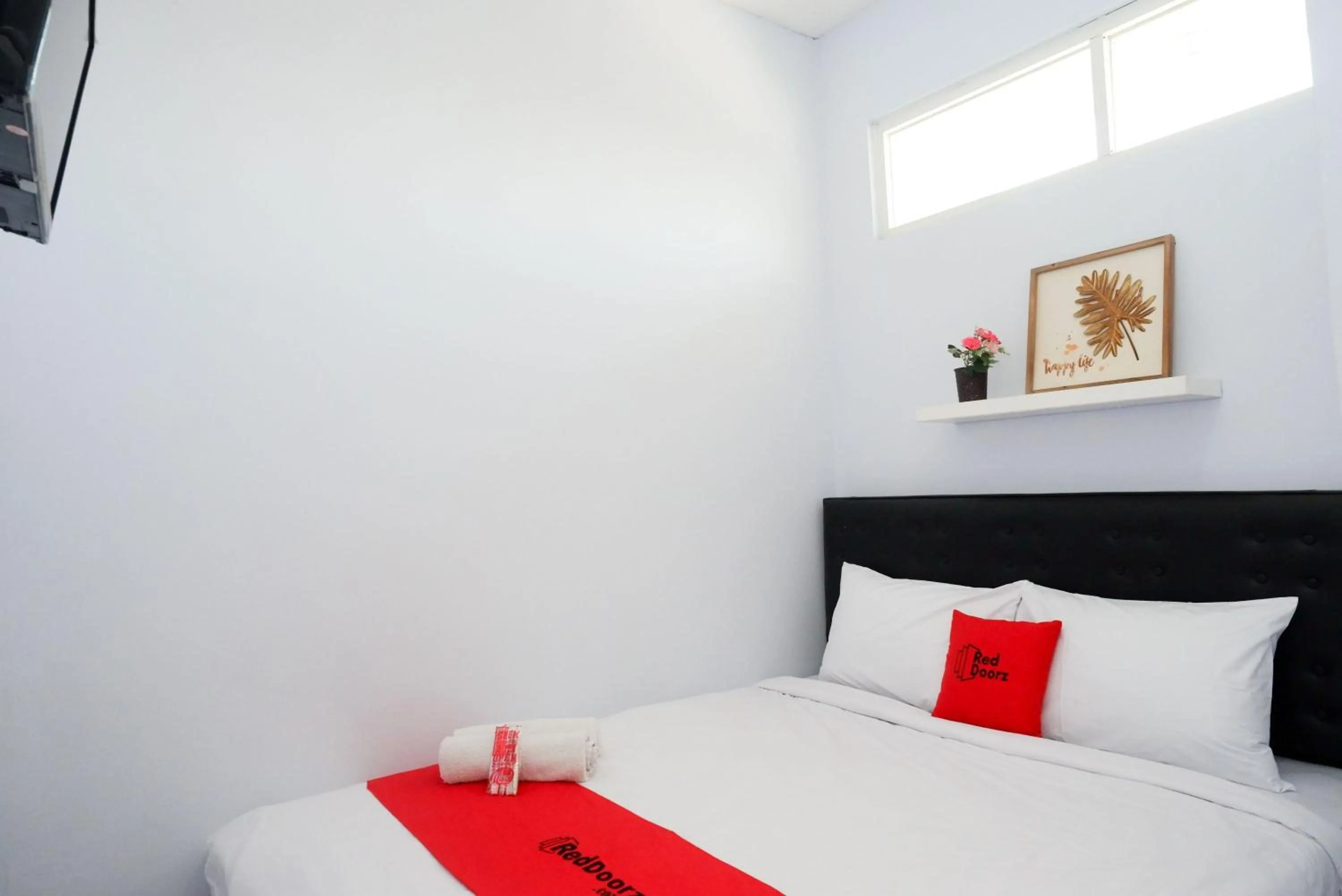 Bedroom, Bed in RedDoorz near Bandara Ahmad Yani Semarang