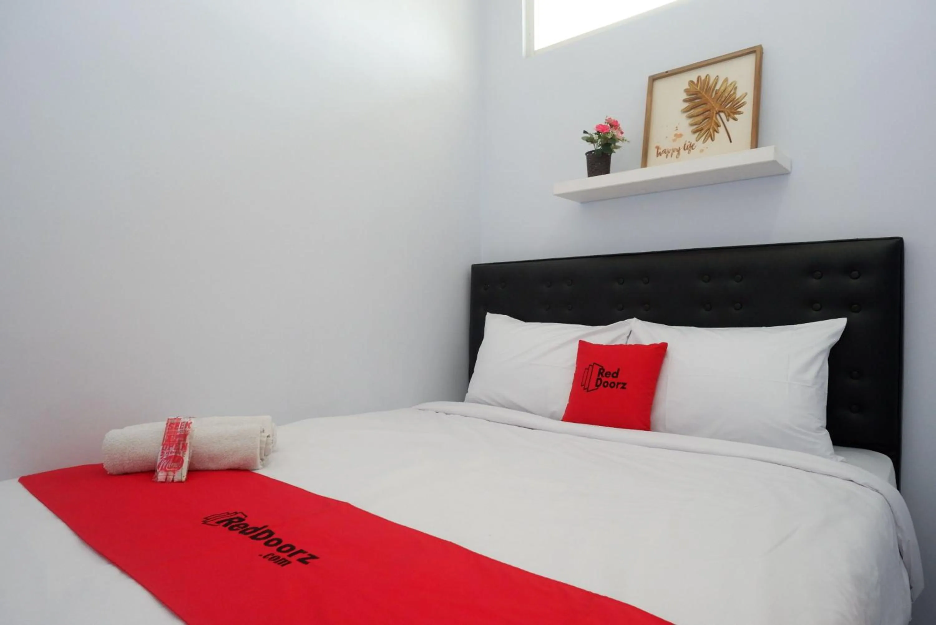 Bedroom, Bed in RedDoorz near Bandara Ahmad Yani Semarang