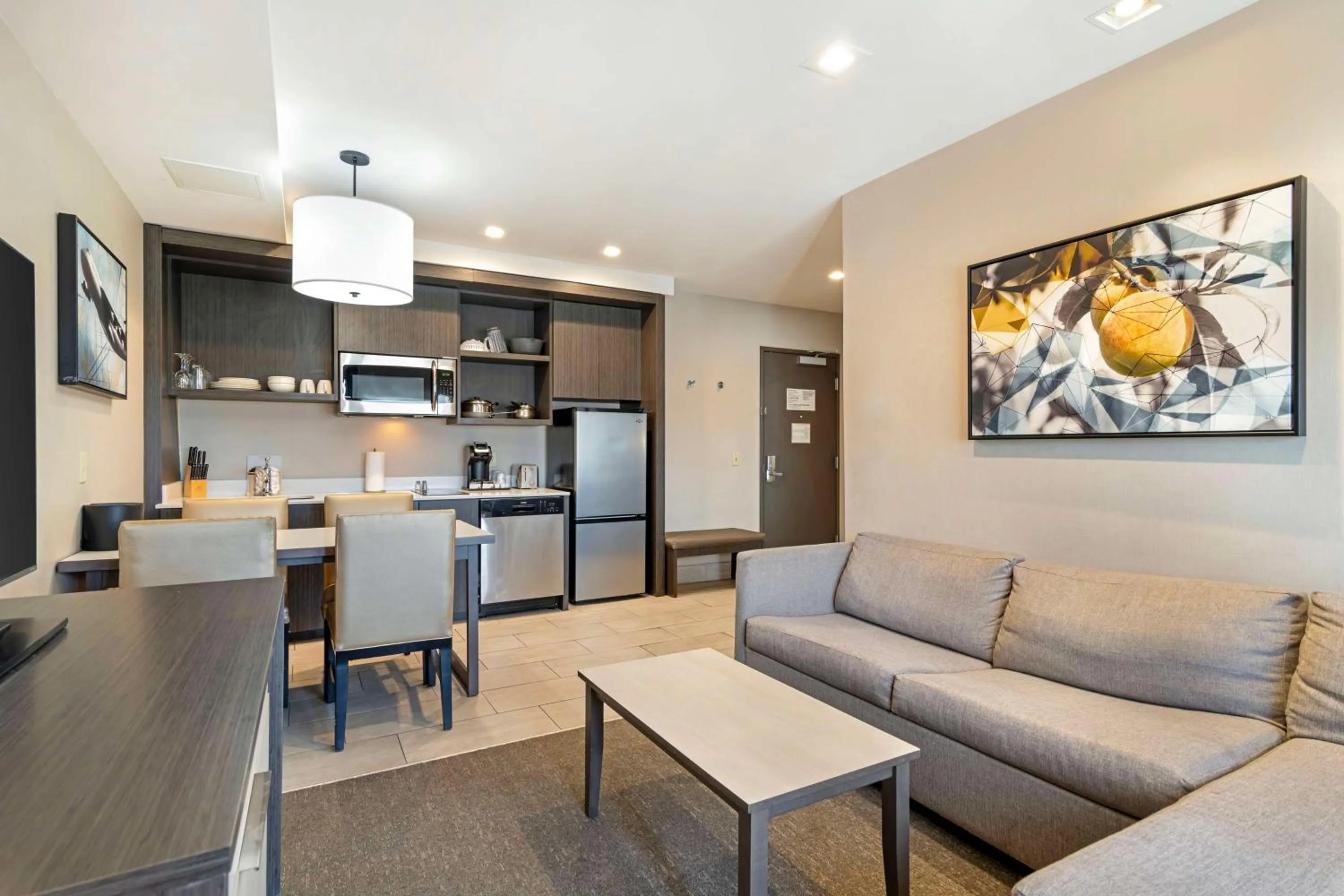 Bedroom in Best Western Plus Executive Residency Rigby's Water World Hotel