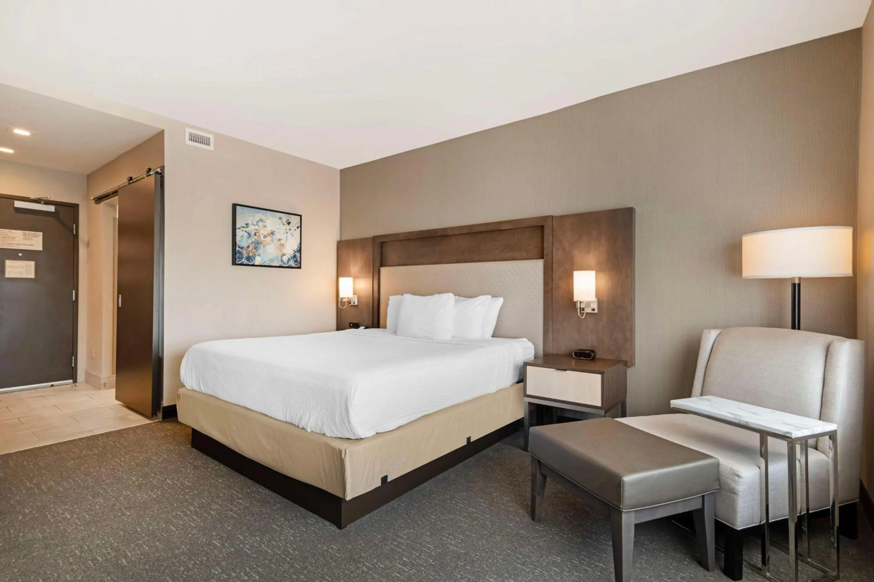 Bedroom, Bed in Best Western Plus Executive Residency Rigby's Water World Hotel