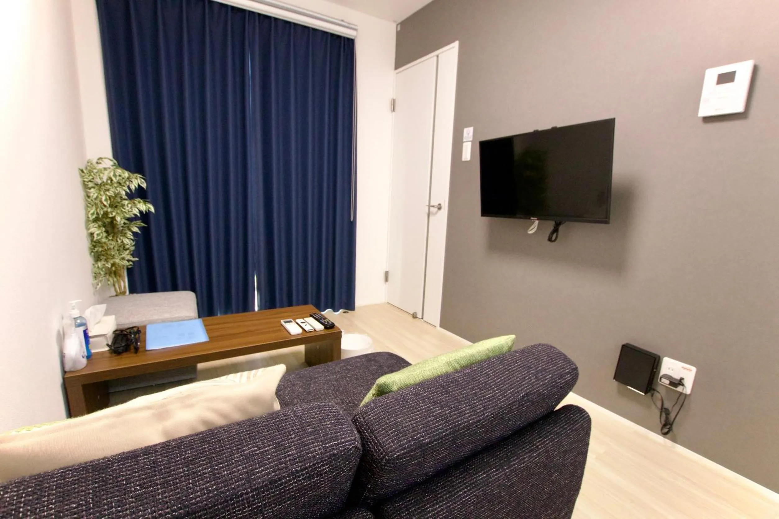 Communal lounge/ TV room in Hotel Southern Suite Kugai