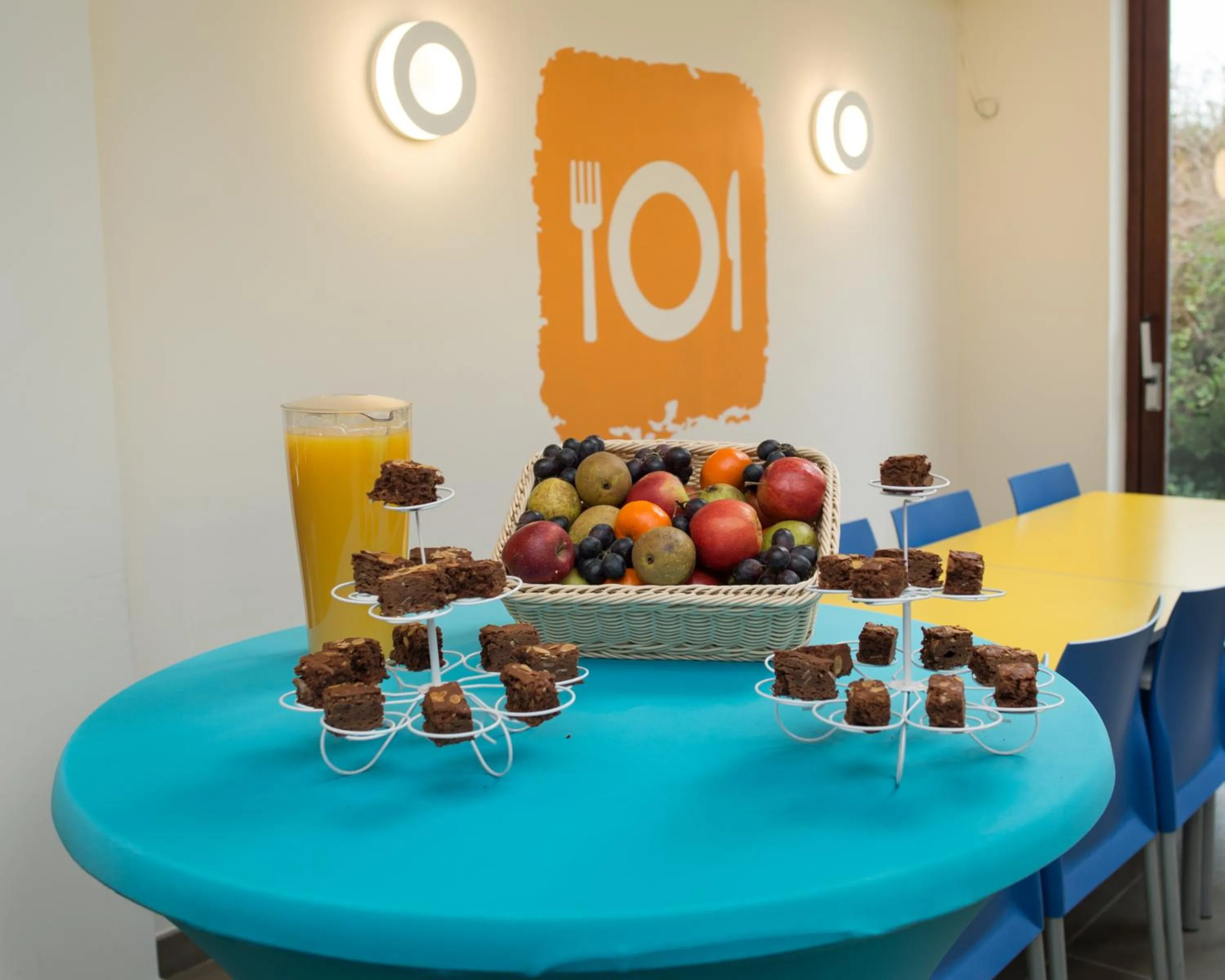 Meeting/conference room in HI Brussels Generation Europe Hostel