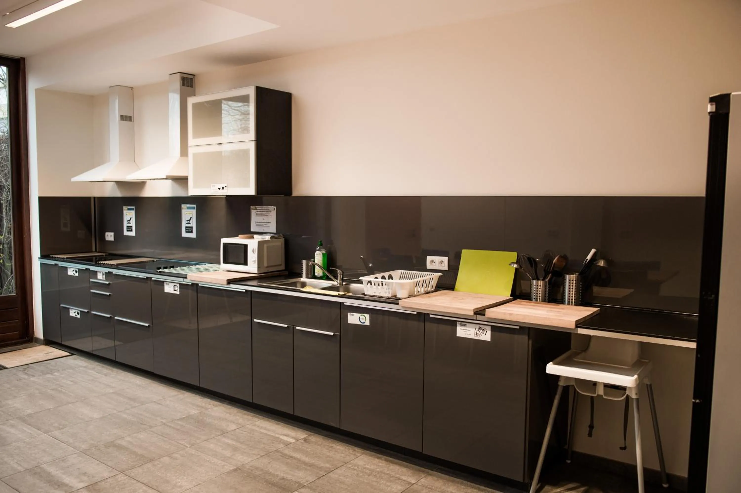 Dining area in HI Brussels Generation Europe Hostel