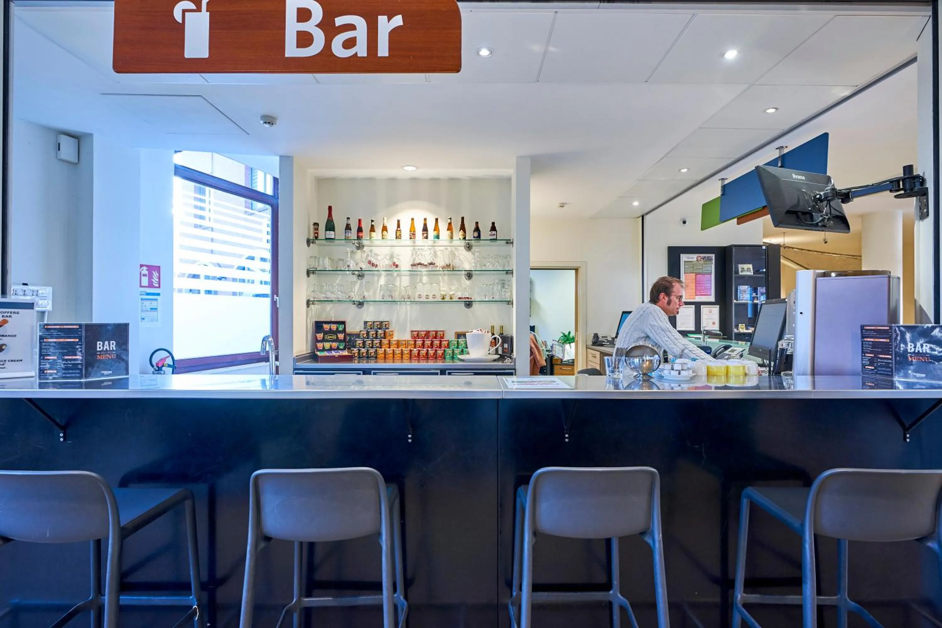 Lounge or bar in HI Brussels Generation Europe Hostel