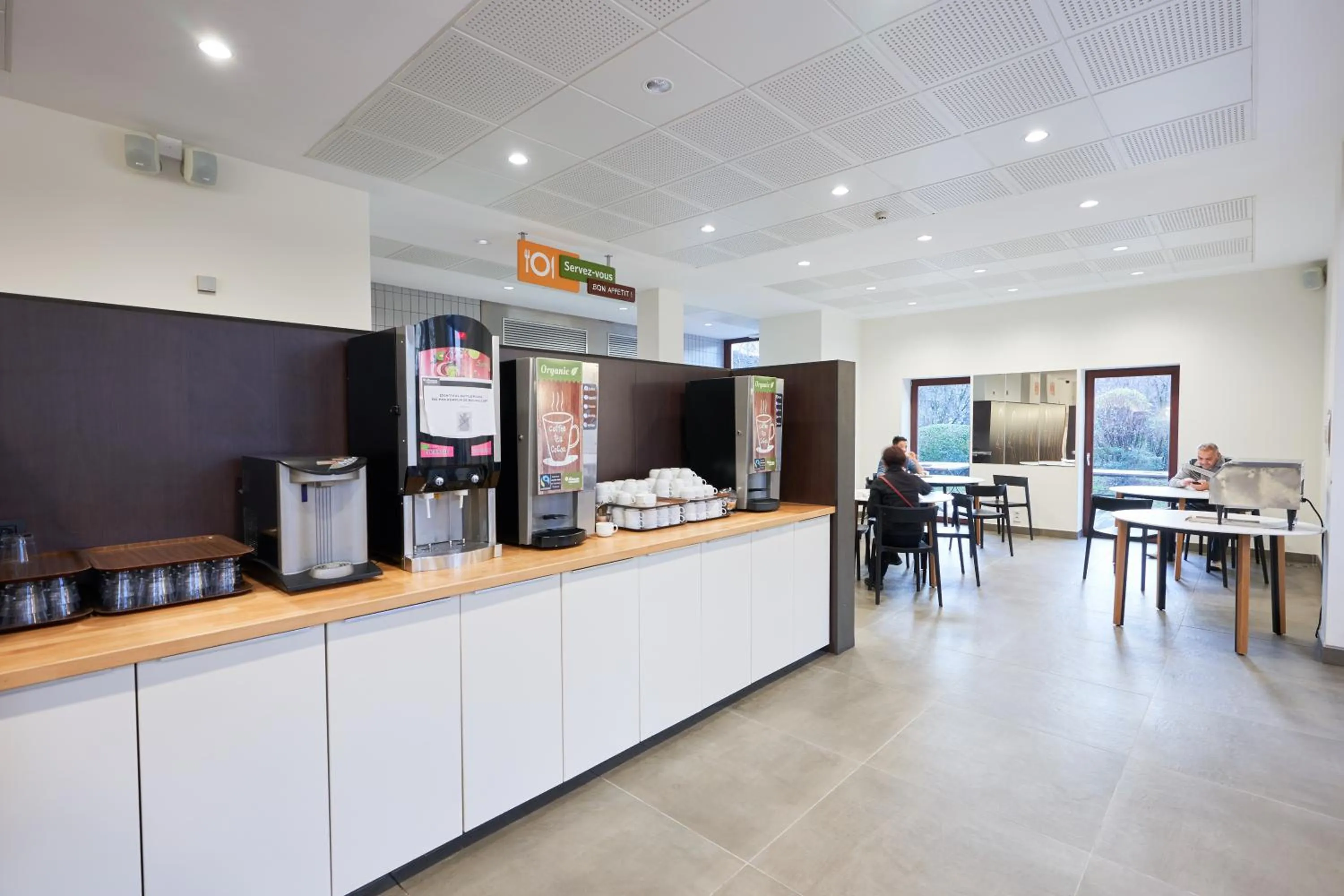 Restaurant/places to eat in HI Brussels Generation Europe Hostel