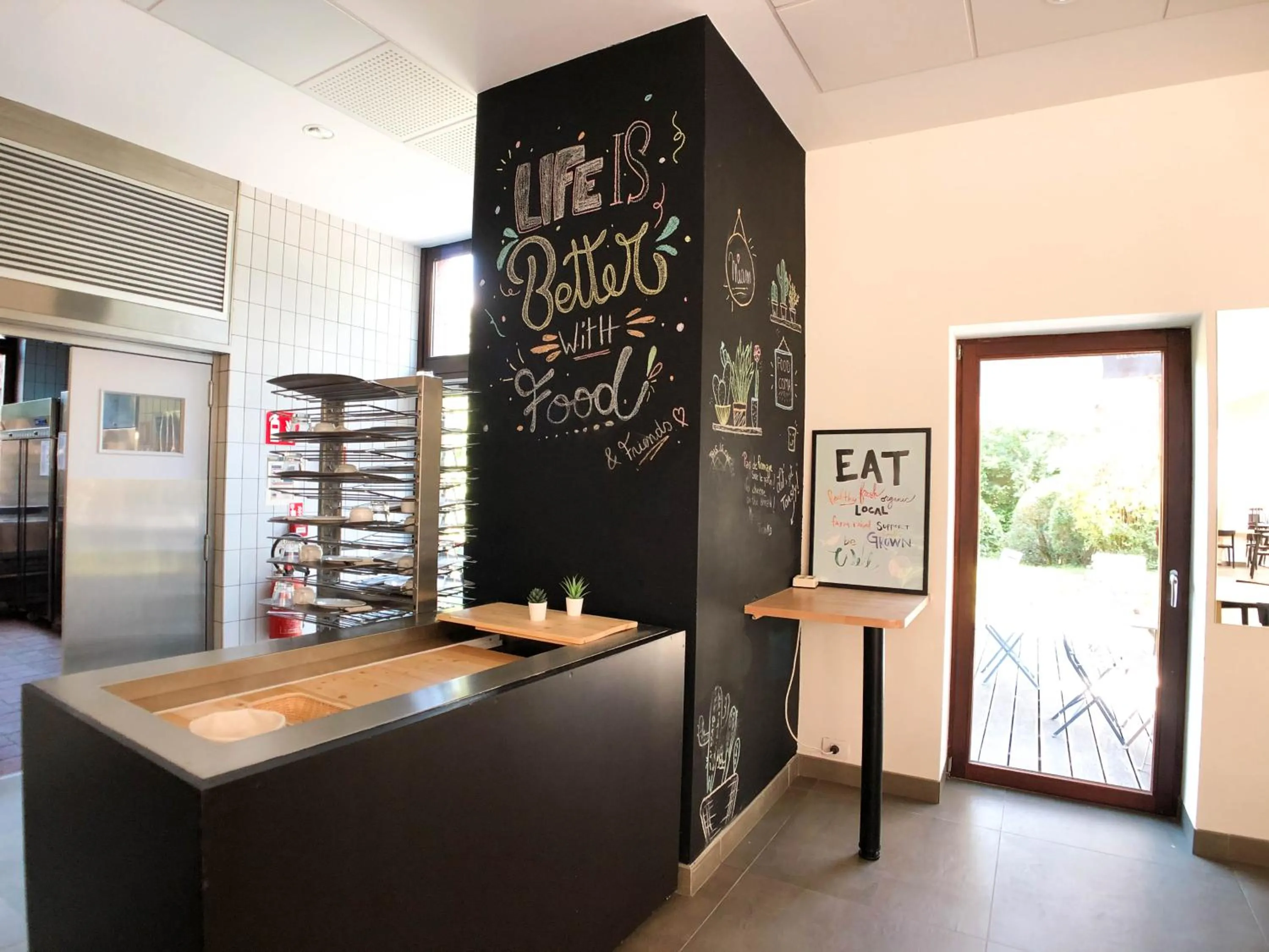 Restaurant/places to eat in HI Brussels Generation Europe Hostel