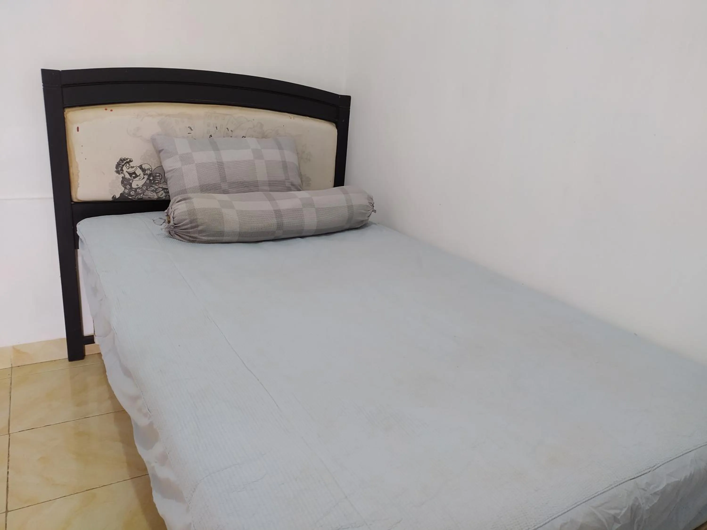 Bedroom, Bed in Hotel O Homestay Amanda Syariah