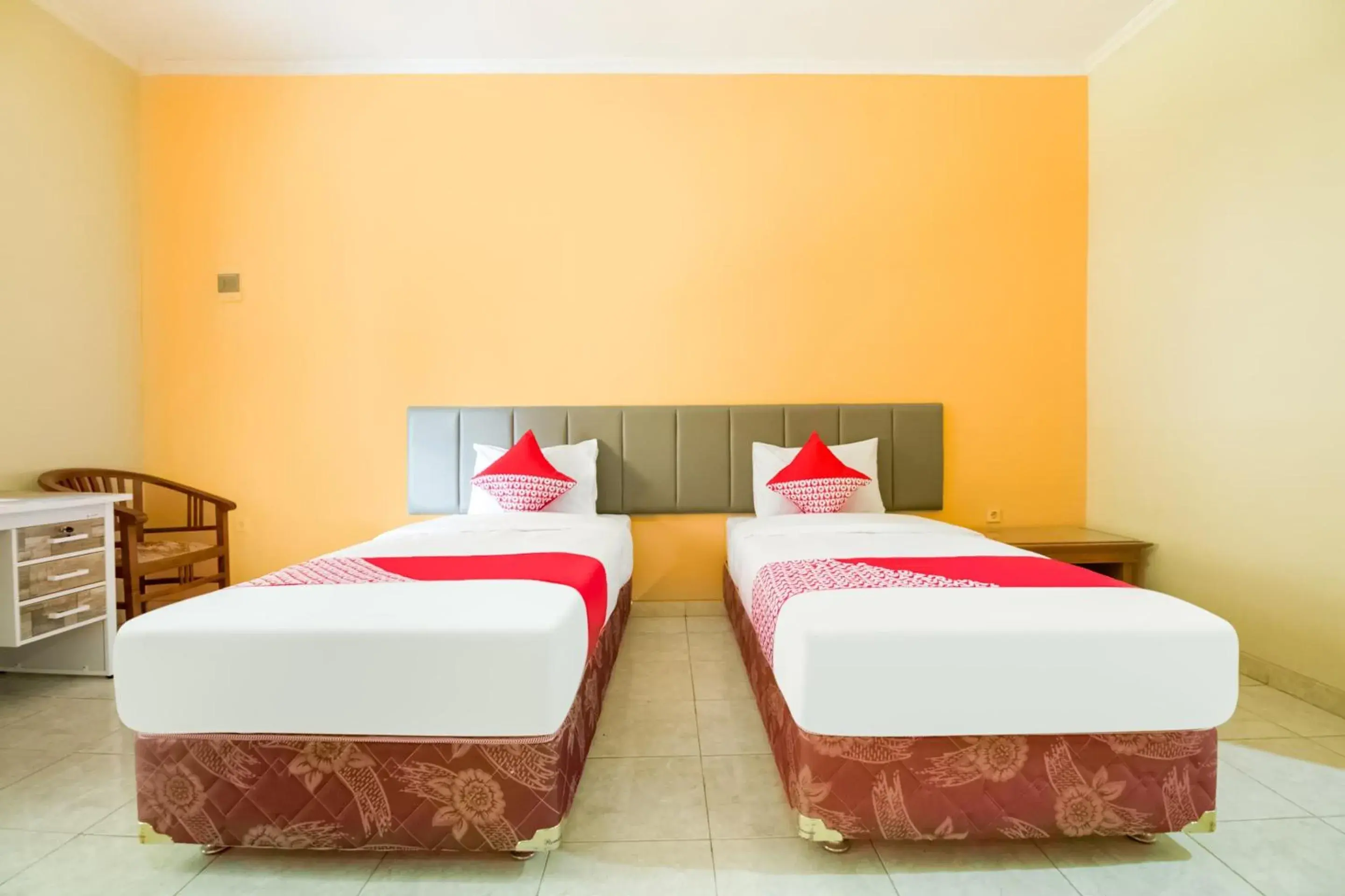 Delxue Twin Room in Hotel O Wisma Langen Werdhasih Delxue Twin Room in Hotel O Wisma Langen Werdhasih