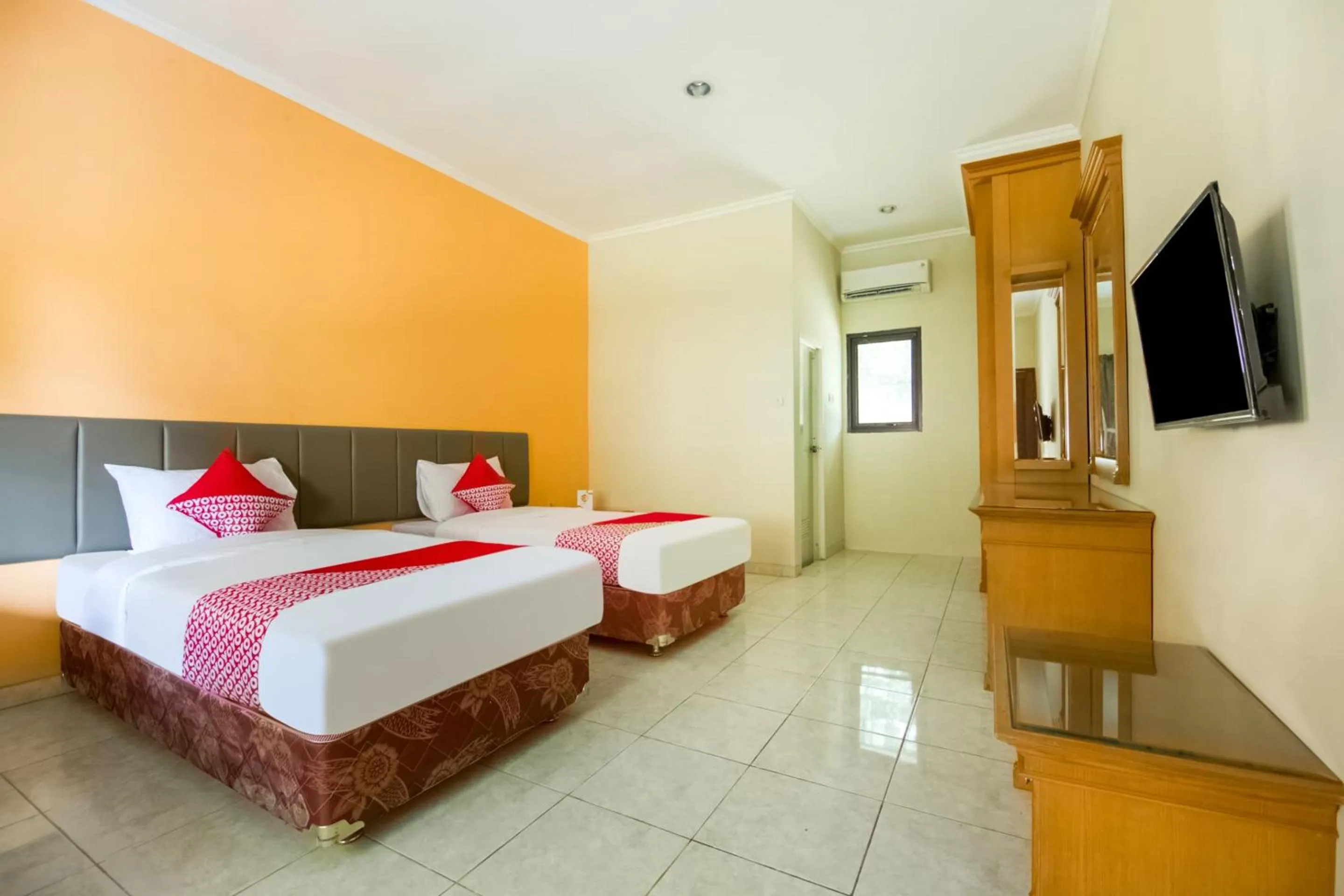 Bedroom, Bed in Wisma Langen Werdhasih