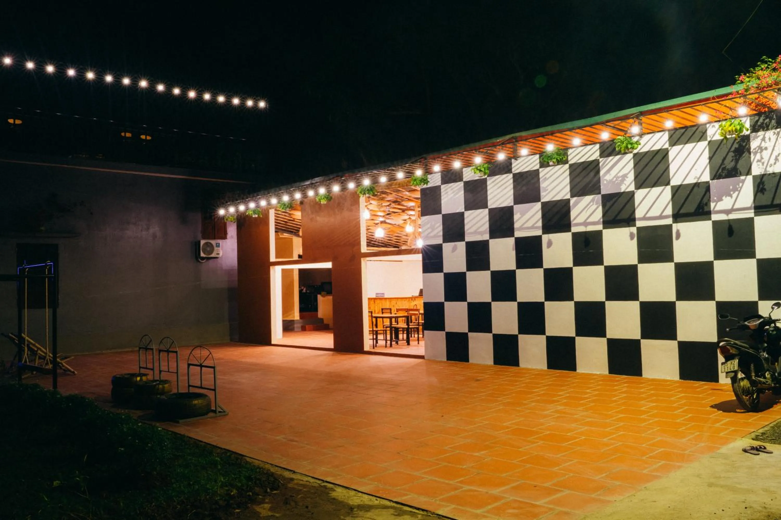 Facade/entrance in Trang An Freedom Hood