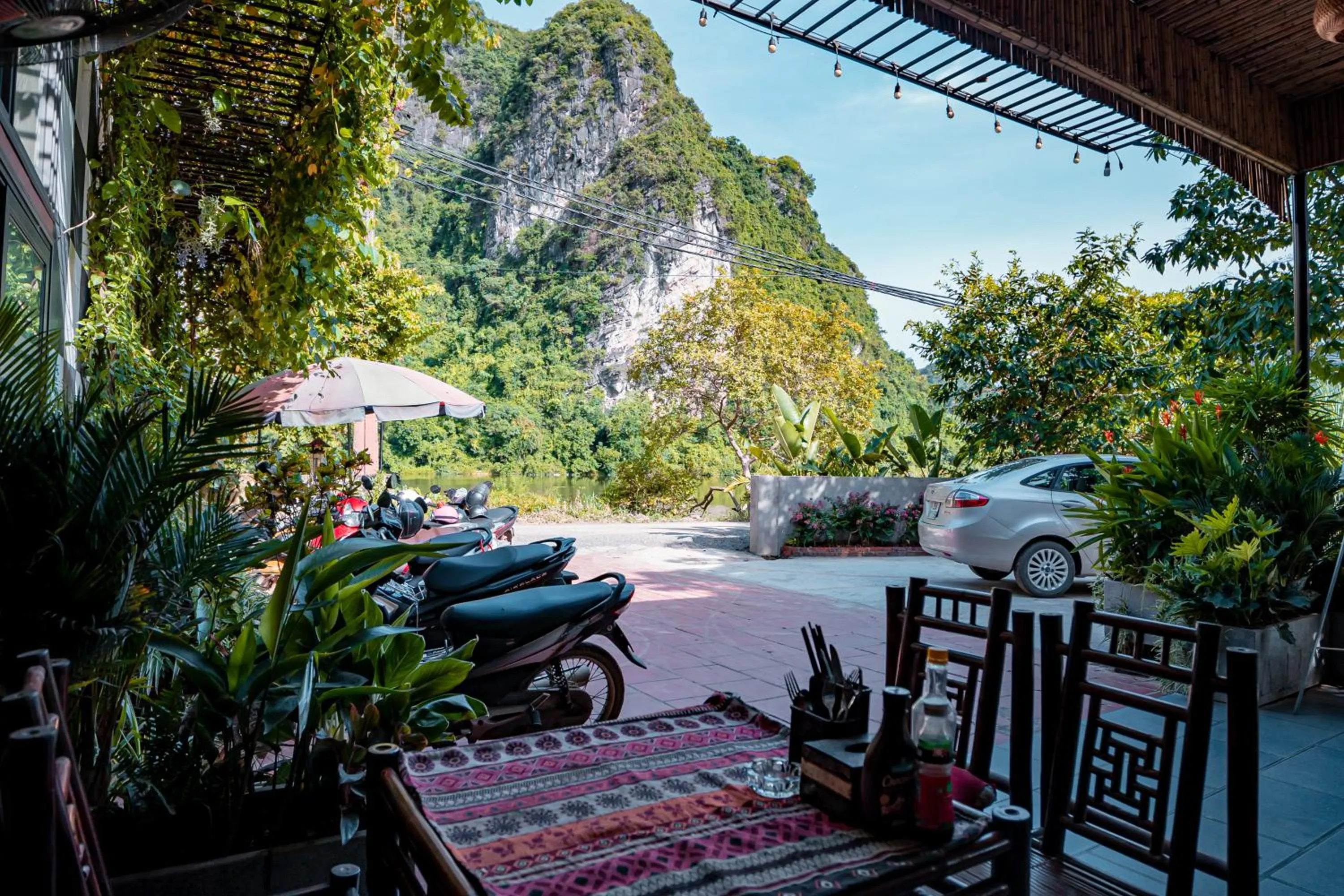 Restaurant/places to eat in Trang An Freedom Hood