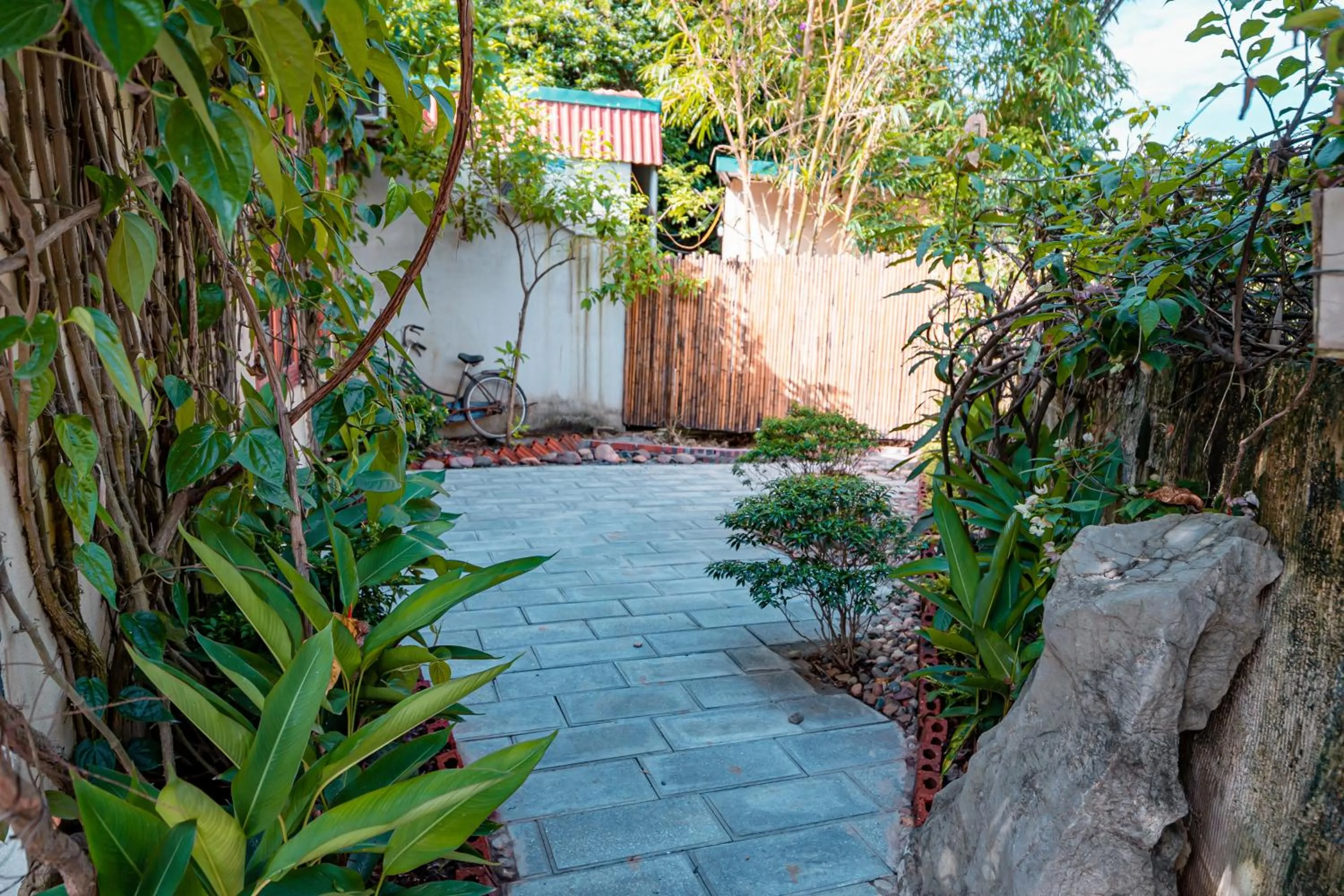 Garden in Trang An Freedom Hood