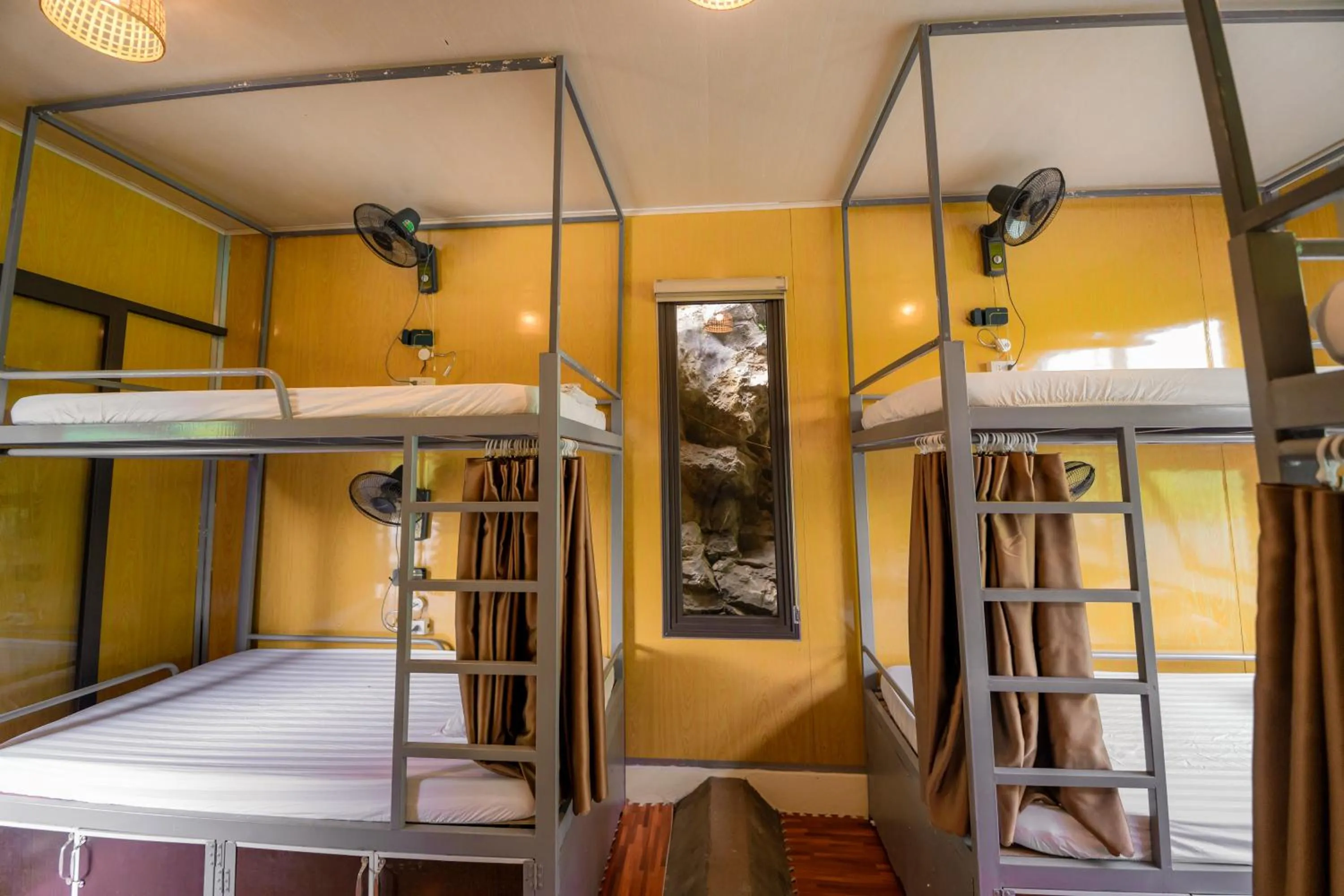 Photo of the whole room, Bed in Trang An Freedom Hood