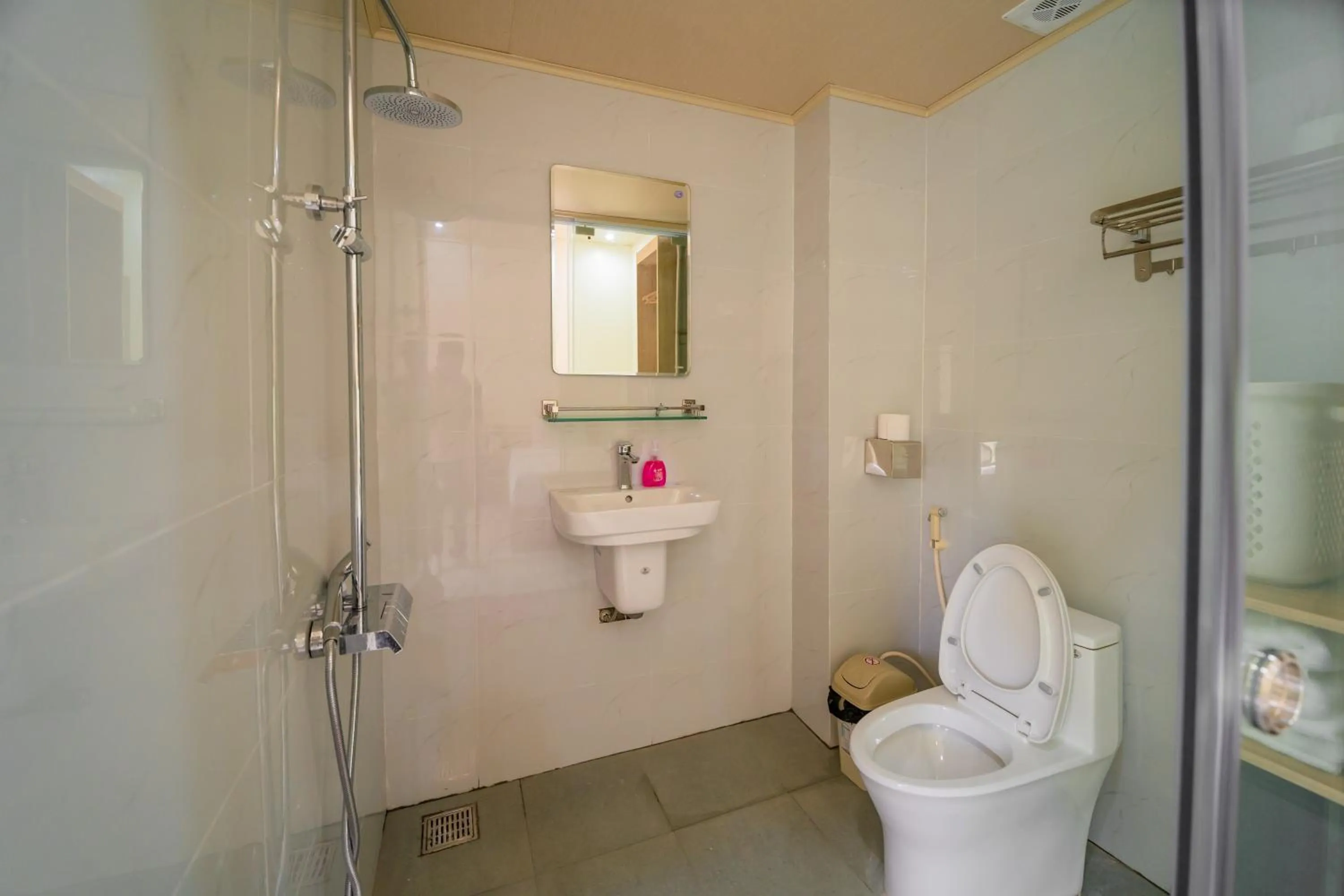 Toilet in Trang An Freedom Hood