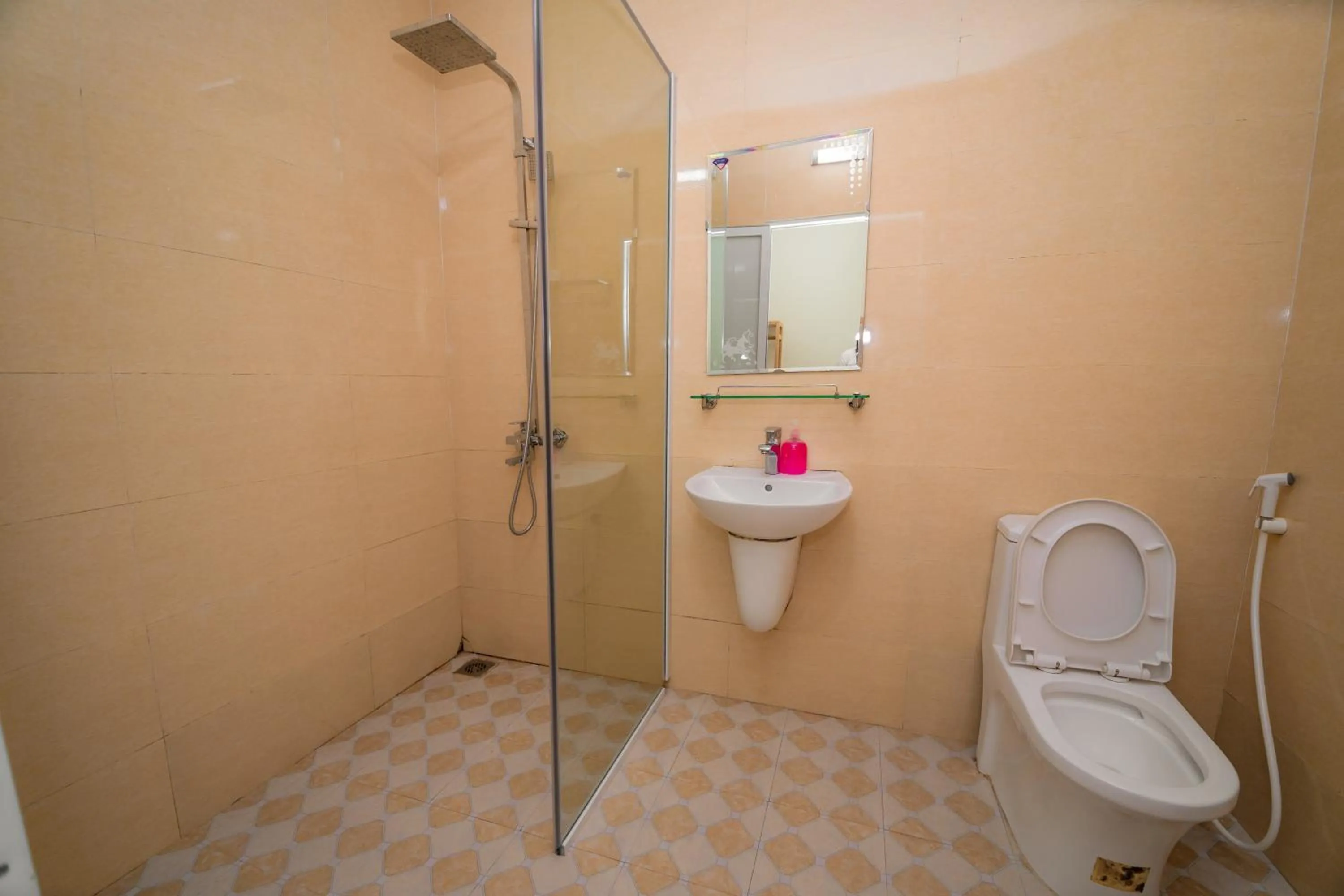 Shower in Trang An Freedom Hood