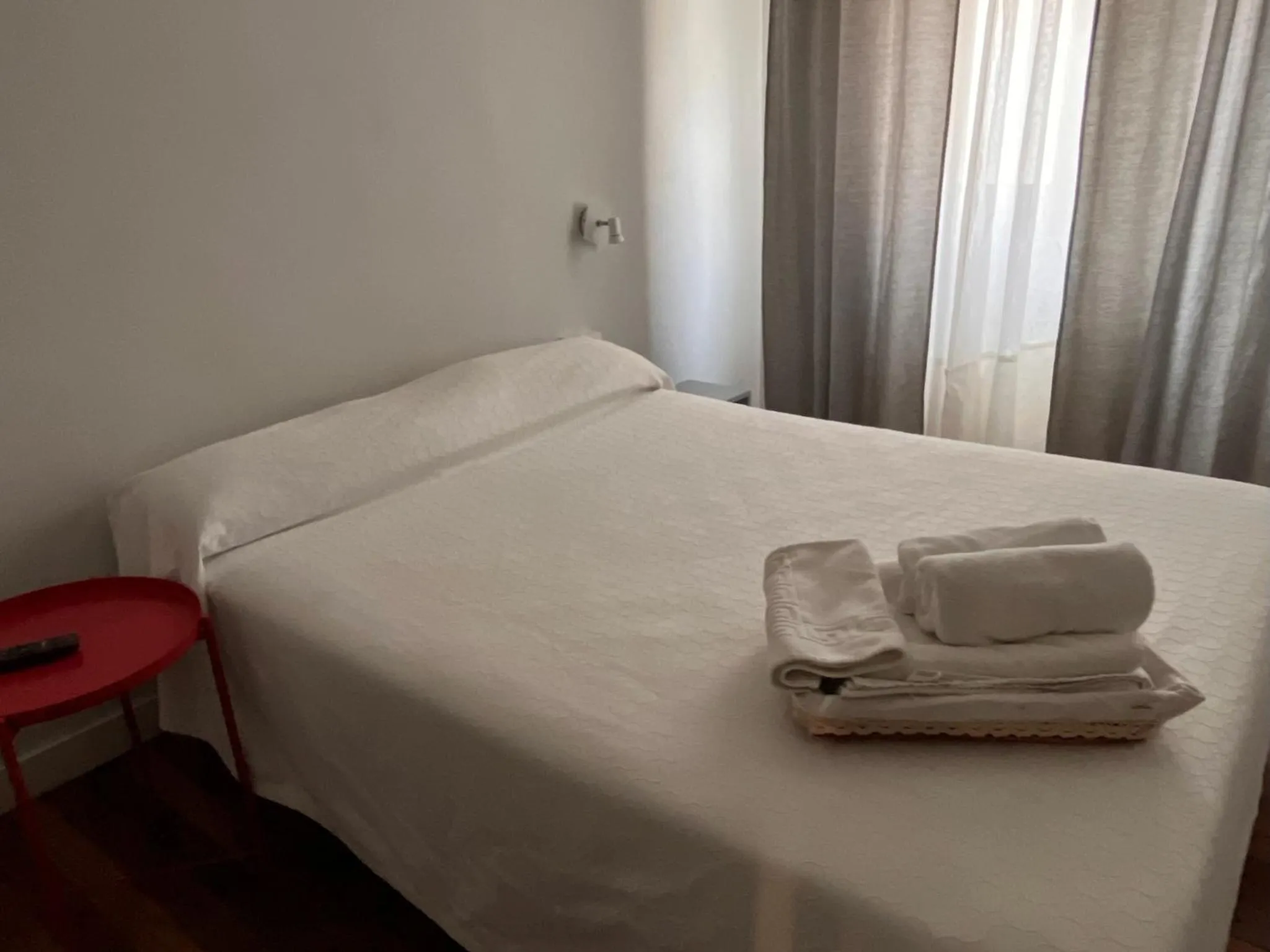 Bedroom, Bed in Hotel Boliña