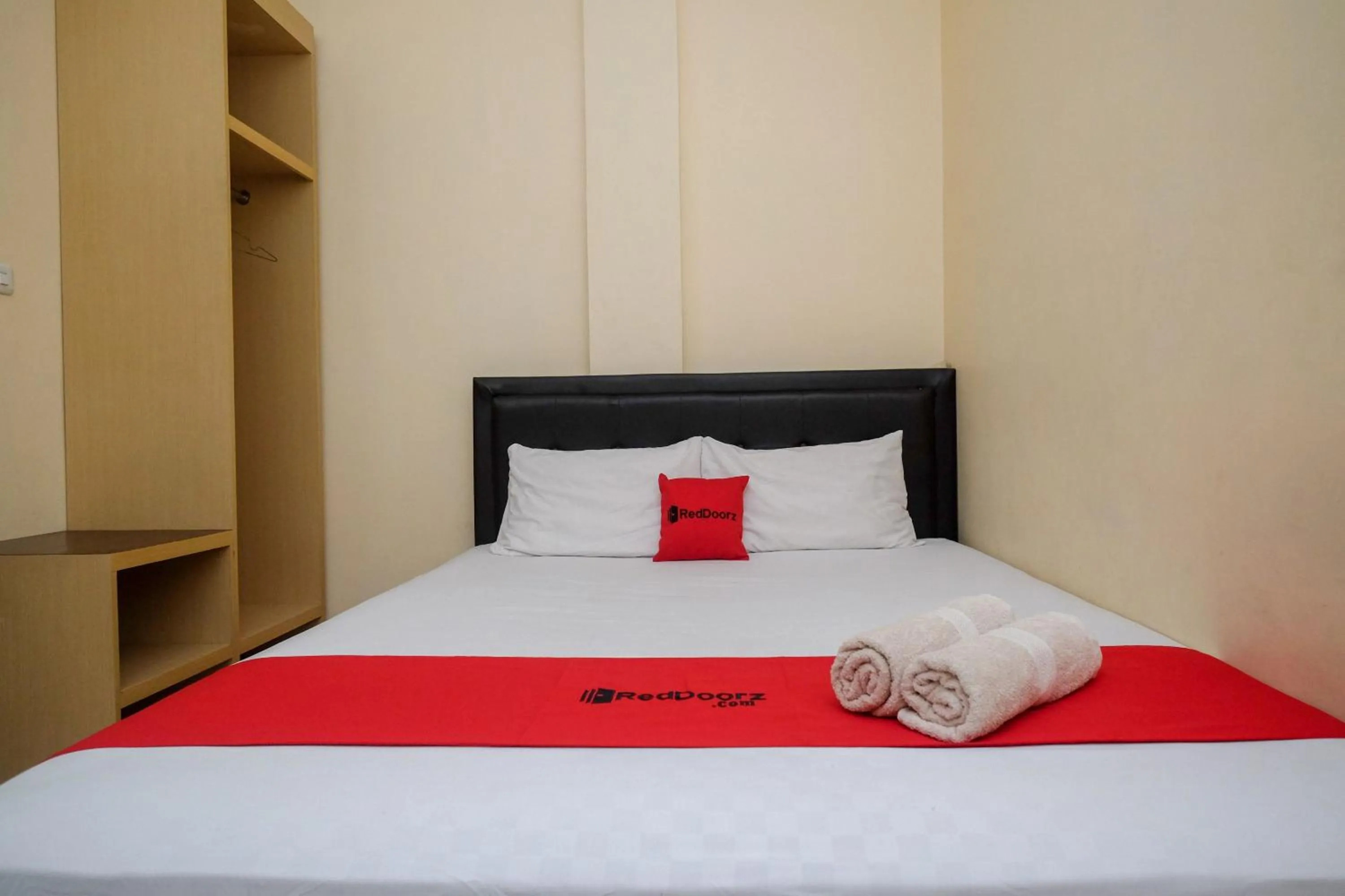 Bedroom, Bed in RedDoorz near Taman Pantai Alam Indah Tegal