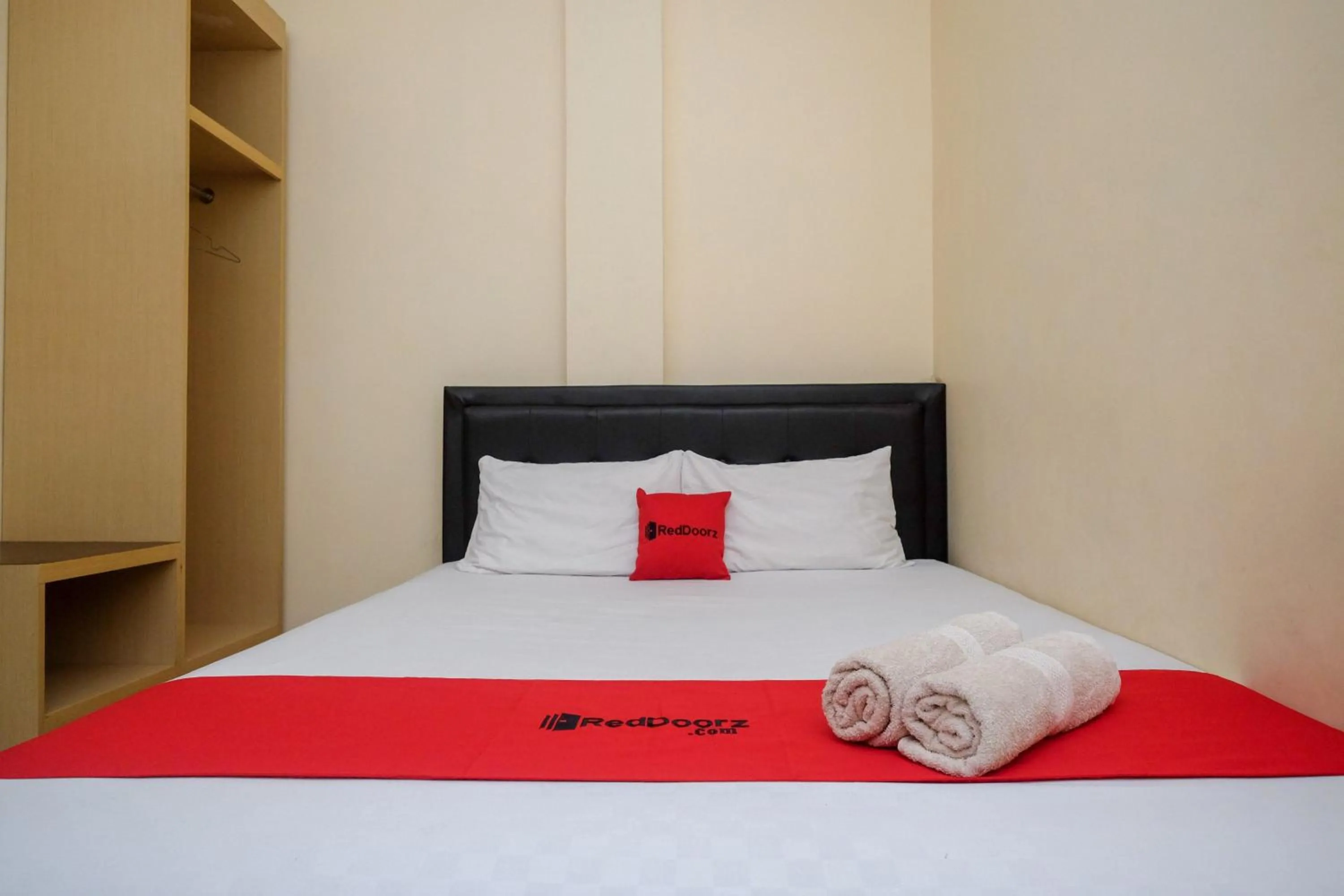 Bedroom, Bed in RedDoorz near Taman Pantai Alam Indah Tegal