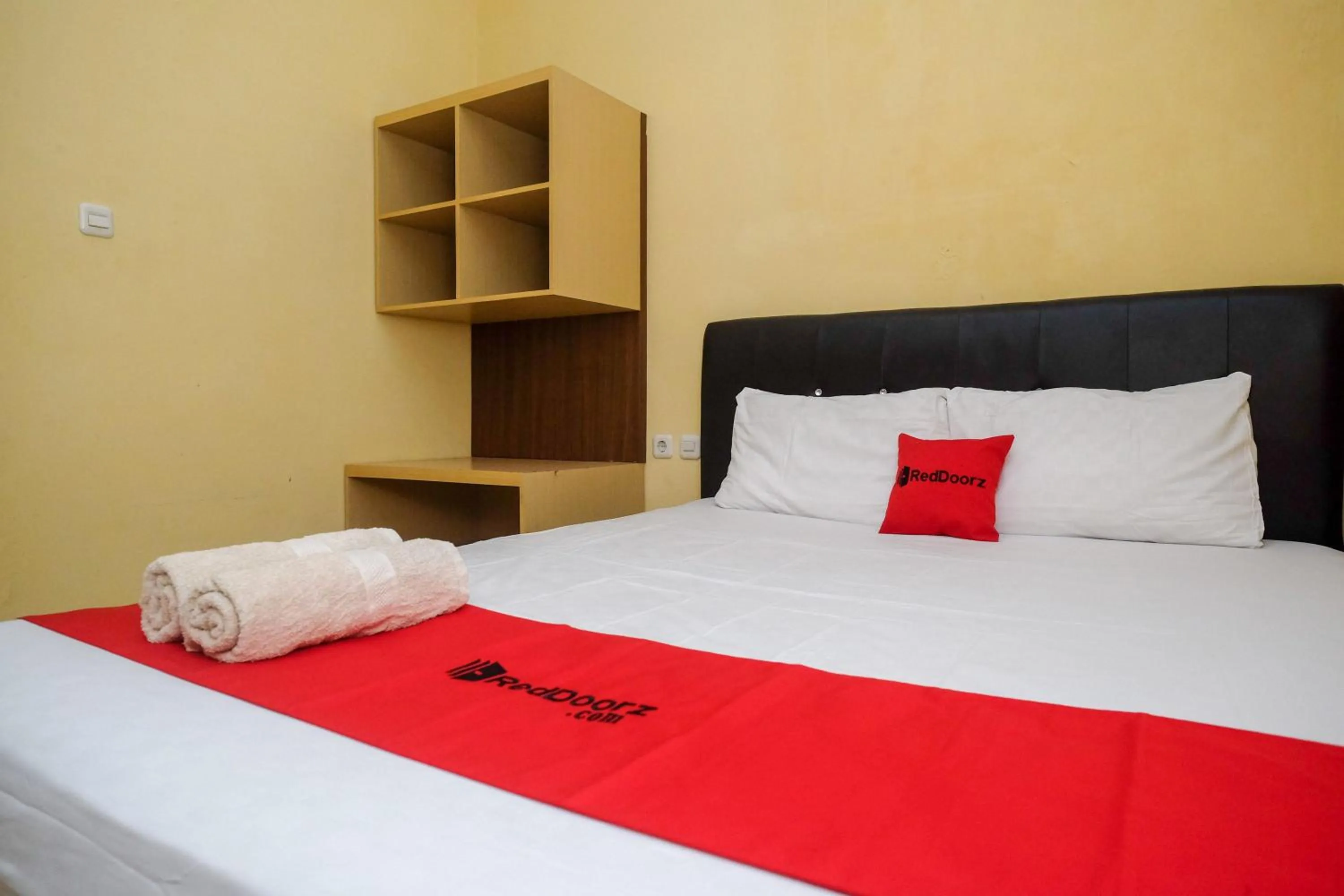 Bedroom, Bed in RedDoorz near Taman Pantai Alam Indah Tegal