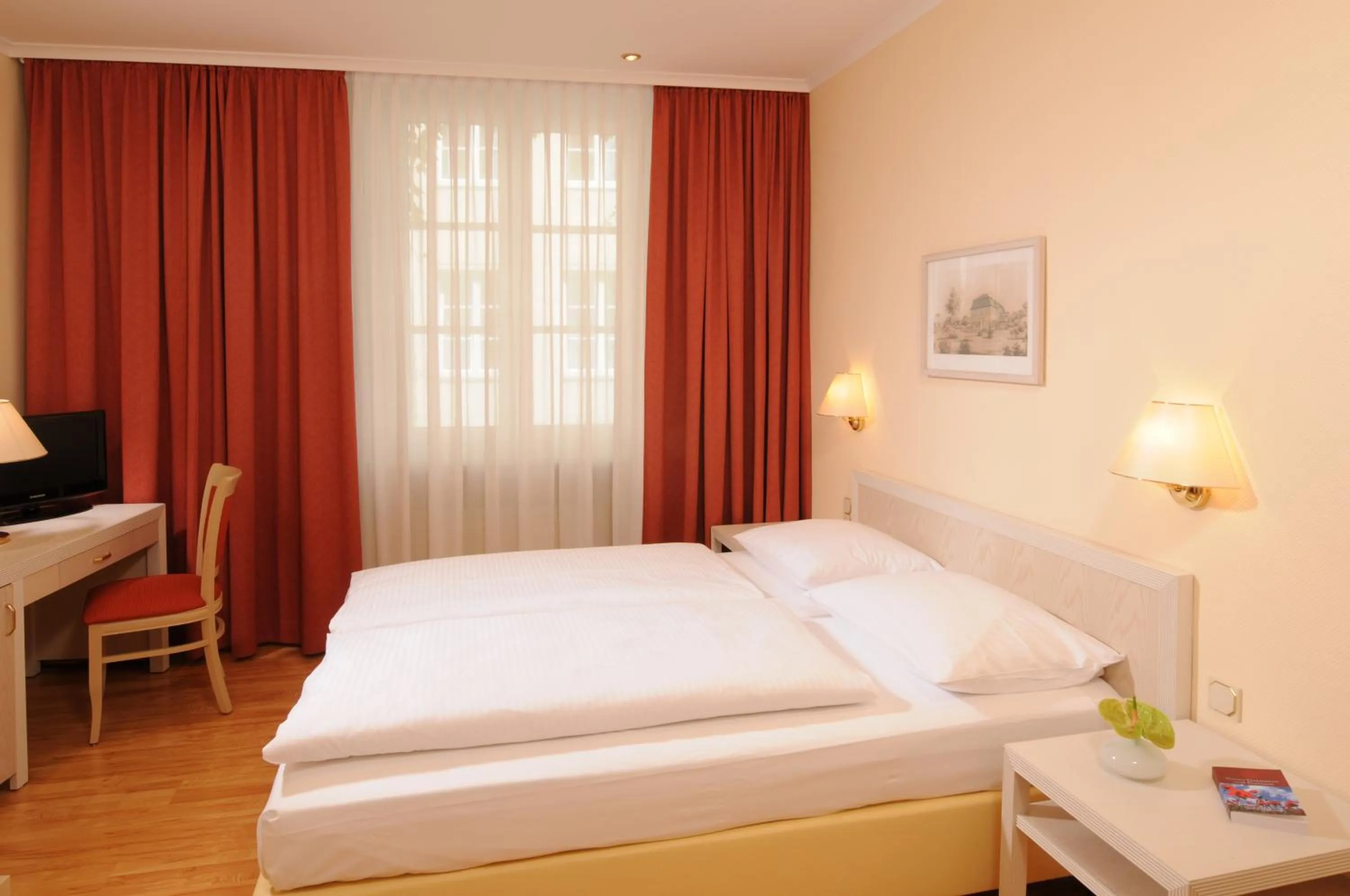 Photo of the whole room, Bed in martas Hotel Albrechtshof Berlin