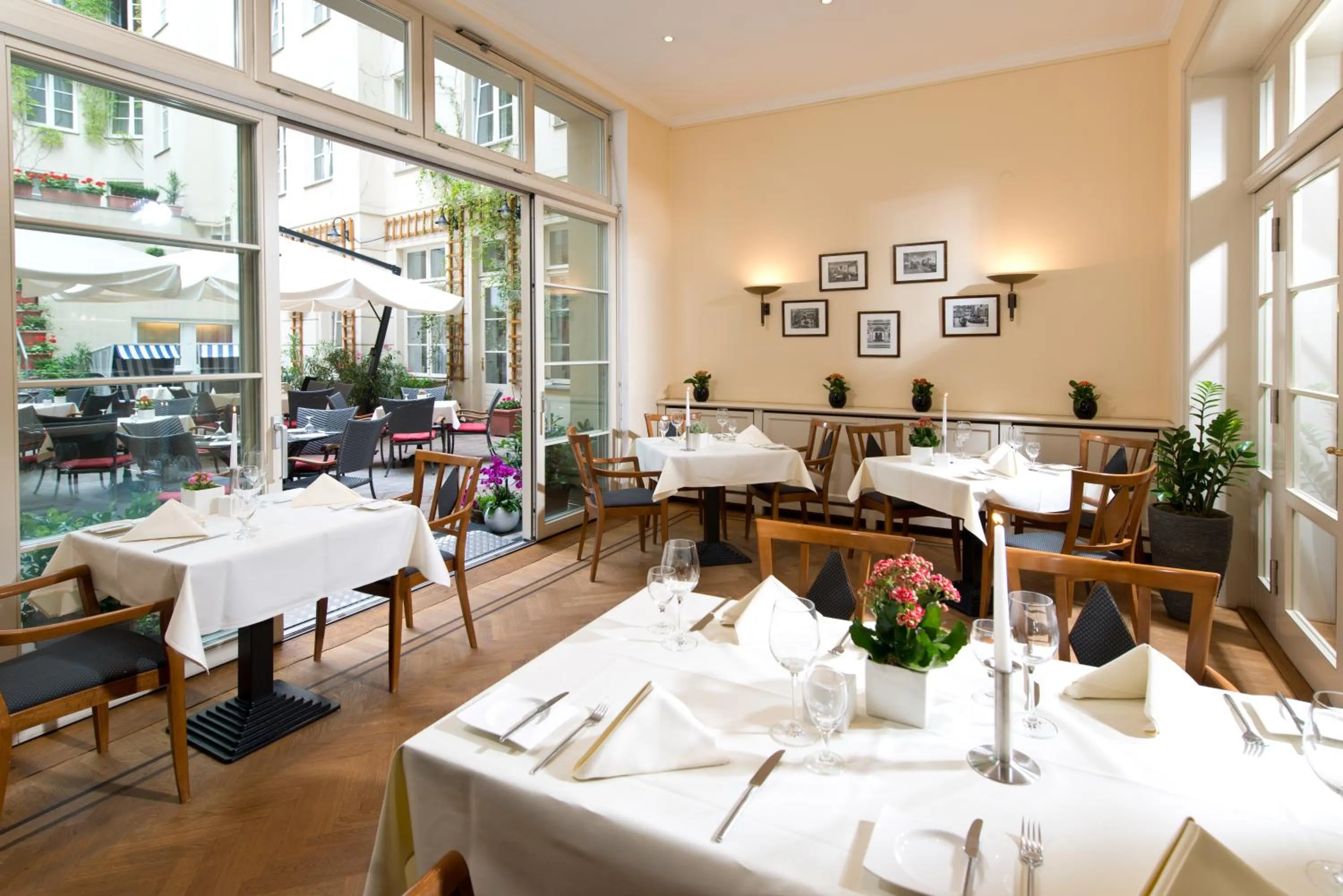 Restaurant/places to eat in martas Hotel Albrechtshof Berlin