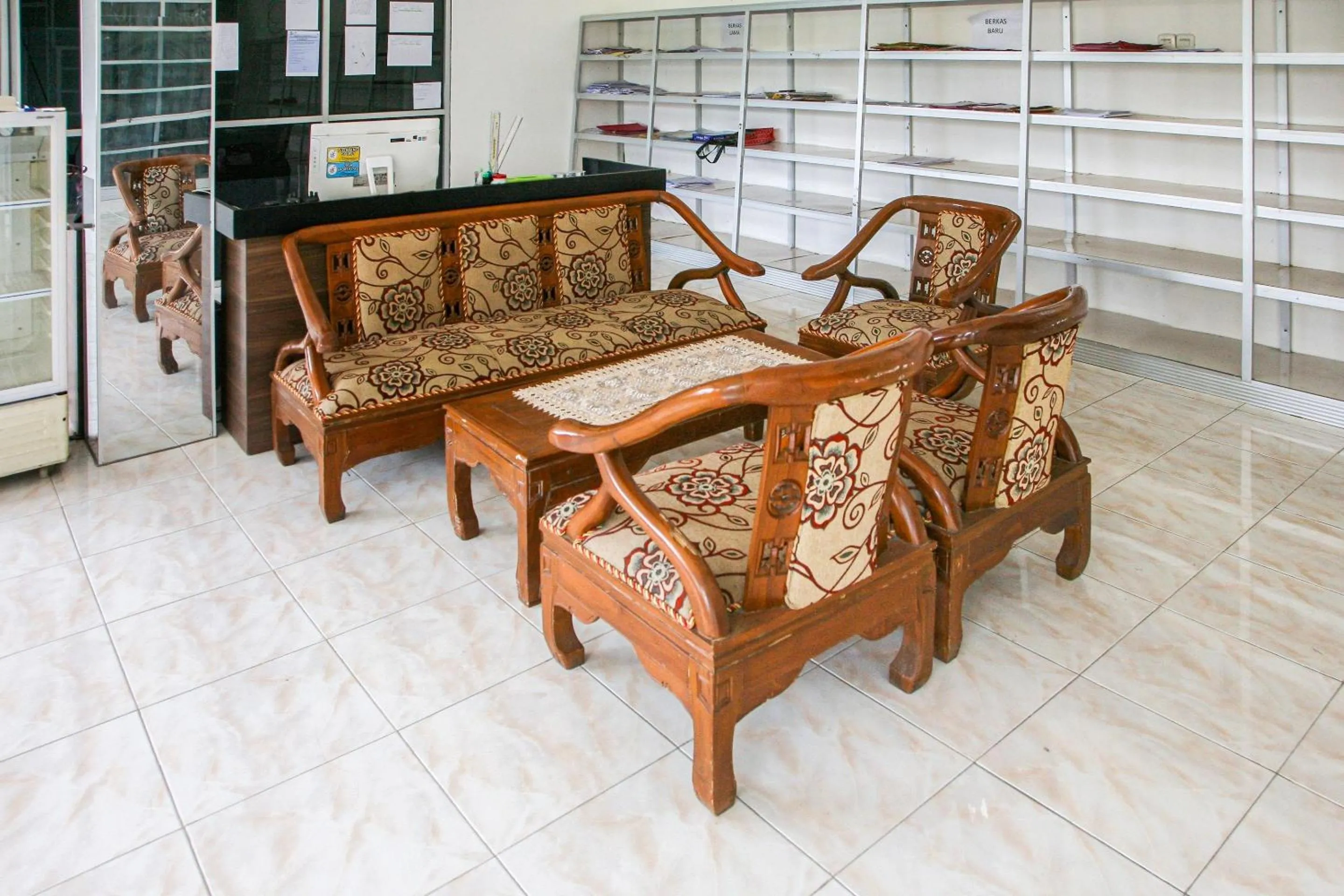 Lobby or reception in Hotel O Pasir Padi Inn Syariah