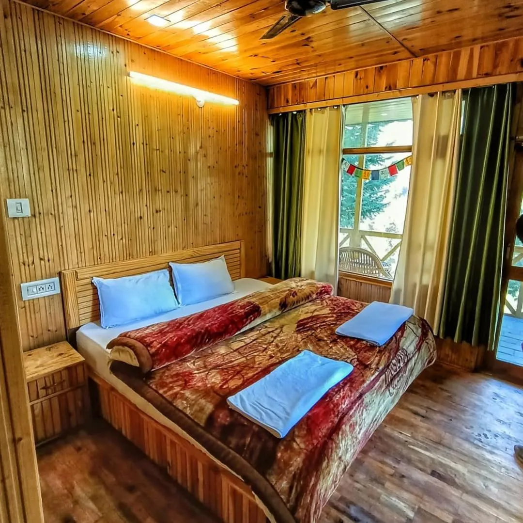 Bed in Parvati Kuteer riverside resort
