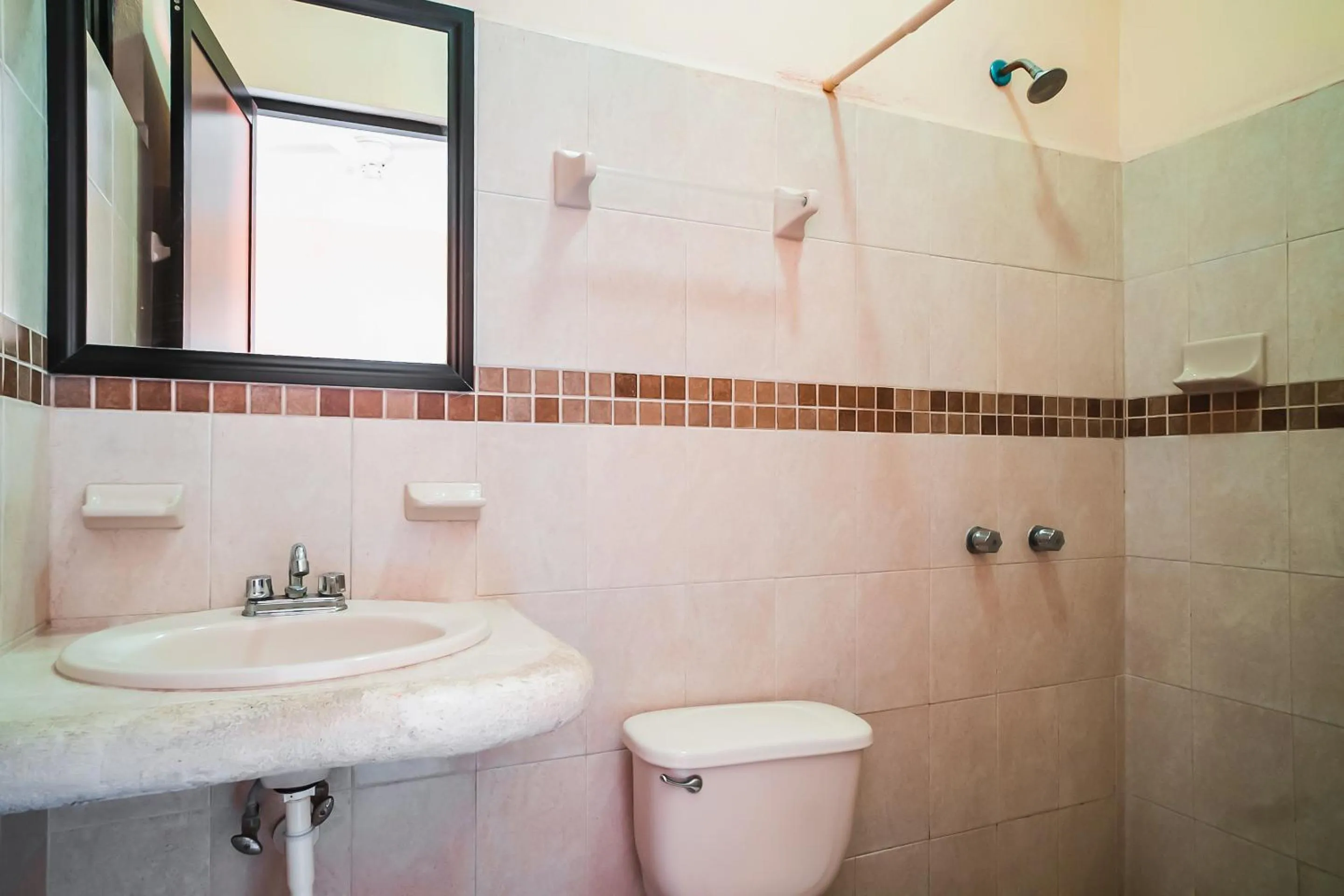 Bathroom in Capital O Hotel Aurora, Tuxtla Gutiérrez