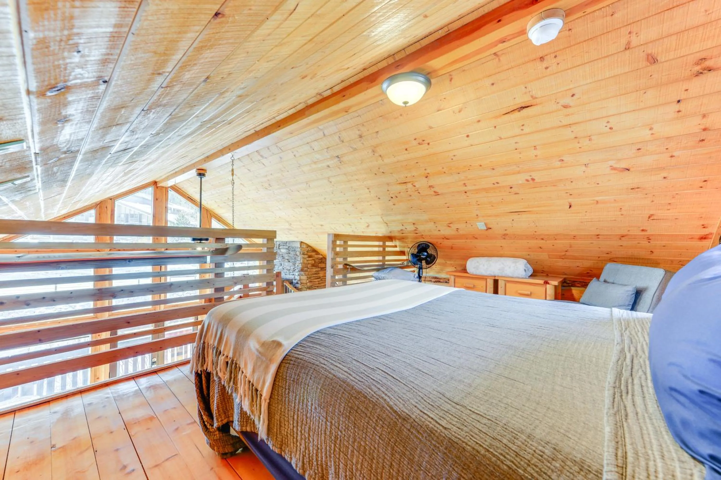 Bed in Cozy Mountain Condo Across From Snow King Ski Mtn!