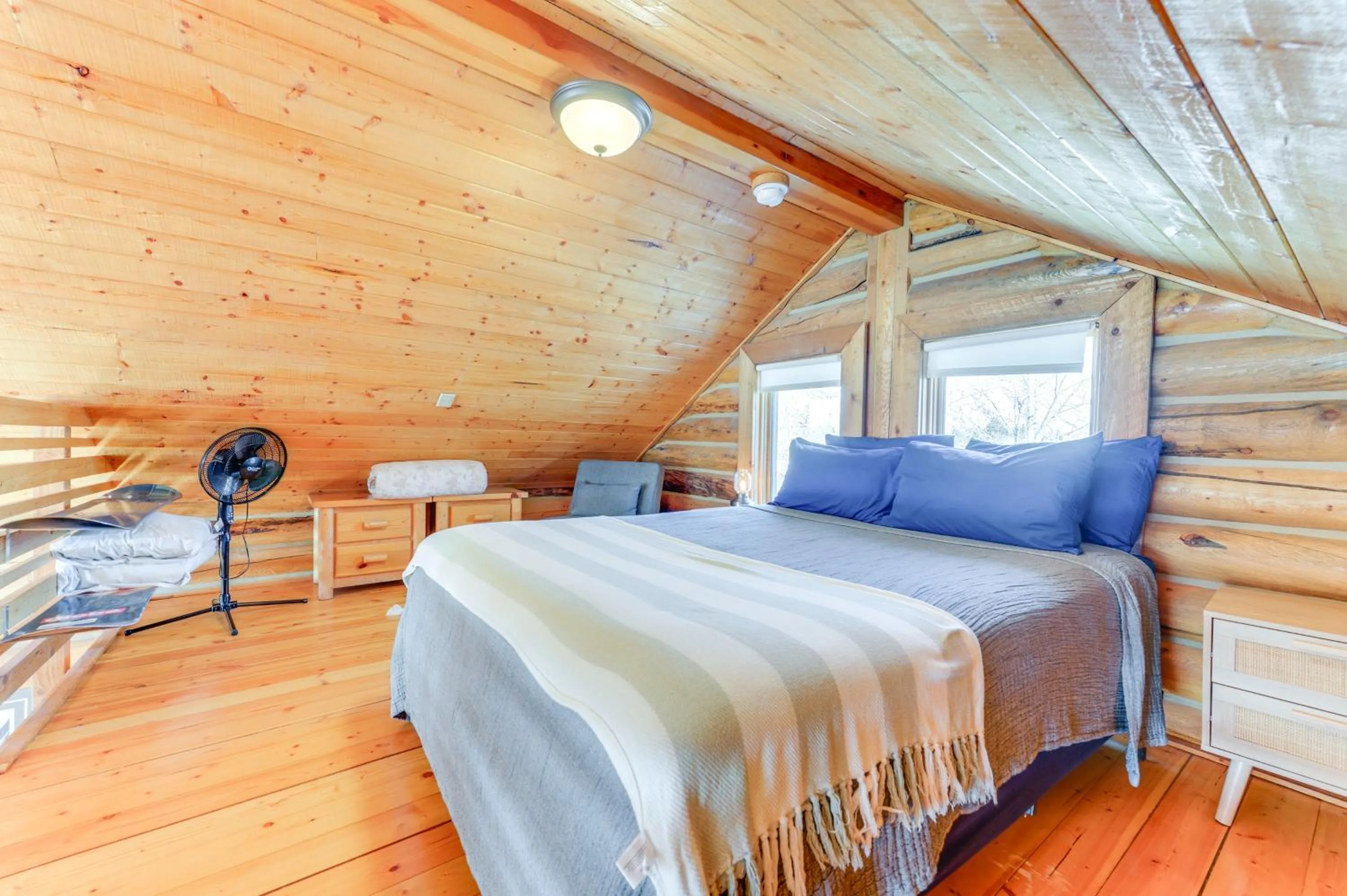 Bed in Cozy Mountain Condo Across From Snow King Ski Mtn!